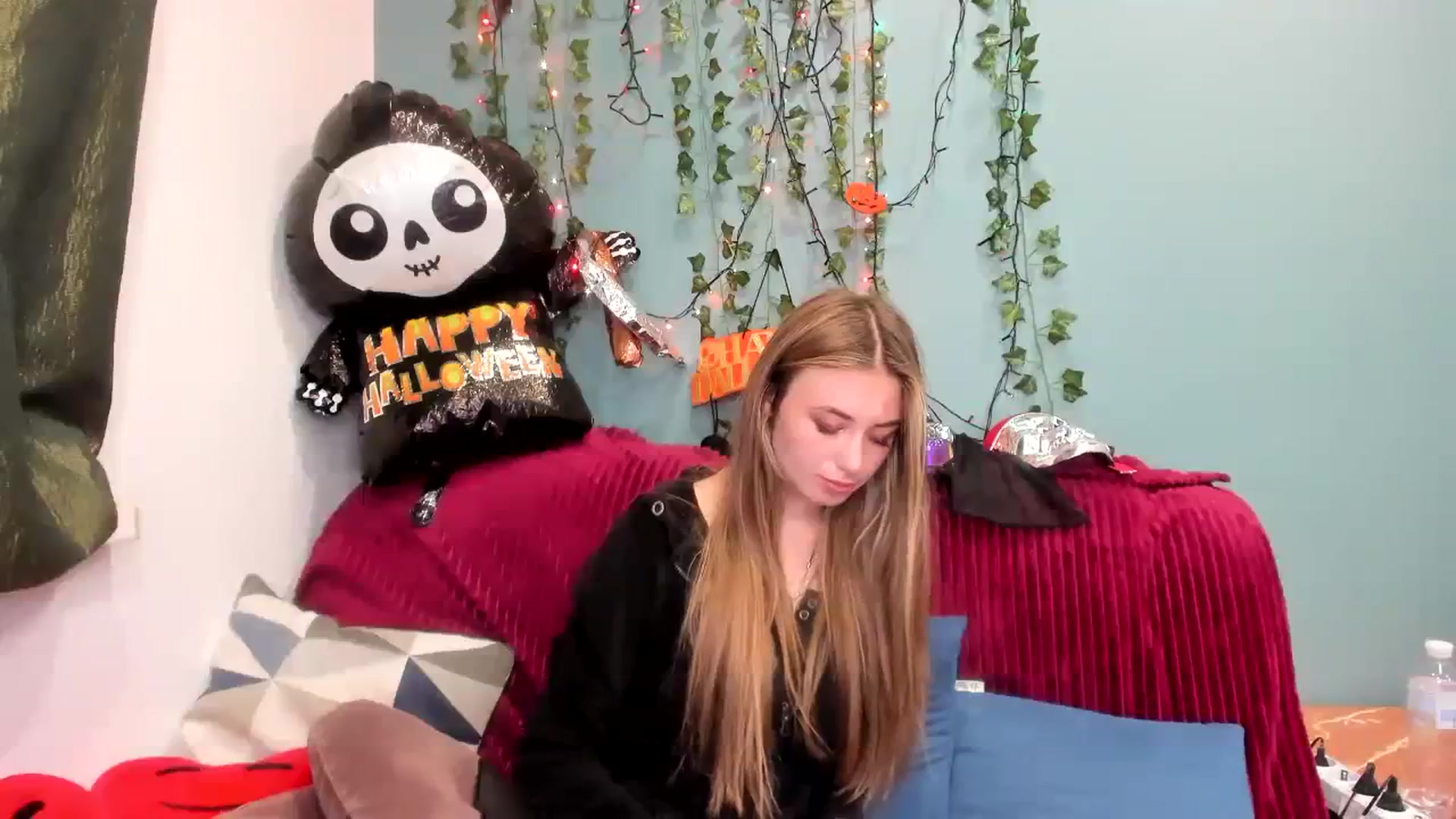 Gallery image thumbnail from Klorisse's myfreecams stream on, 10/31/2023, 16:13 image 15 of 20