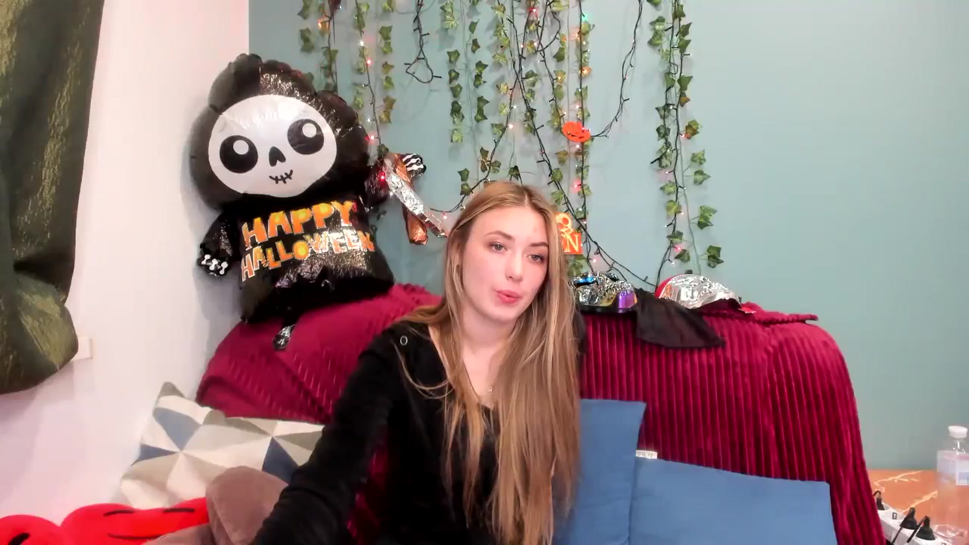 Gallery image thumbnail from Klorisse's myfreecams stream on, 10/31/2023, 16:13 image 6 of 20