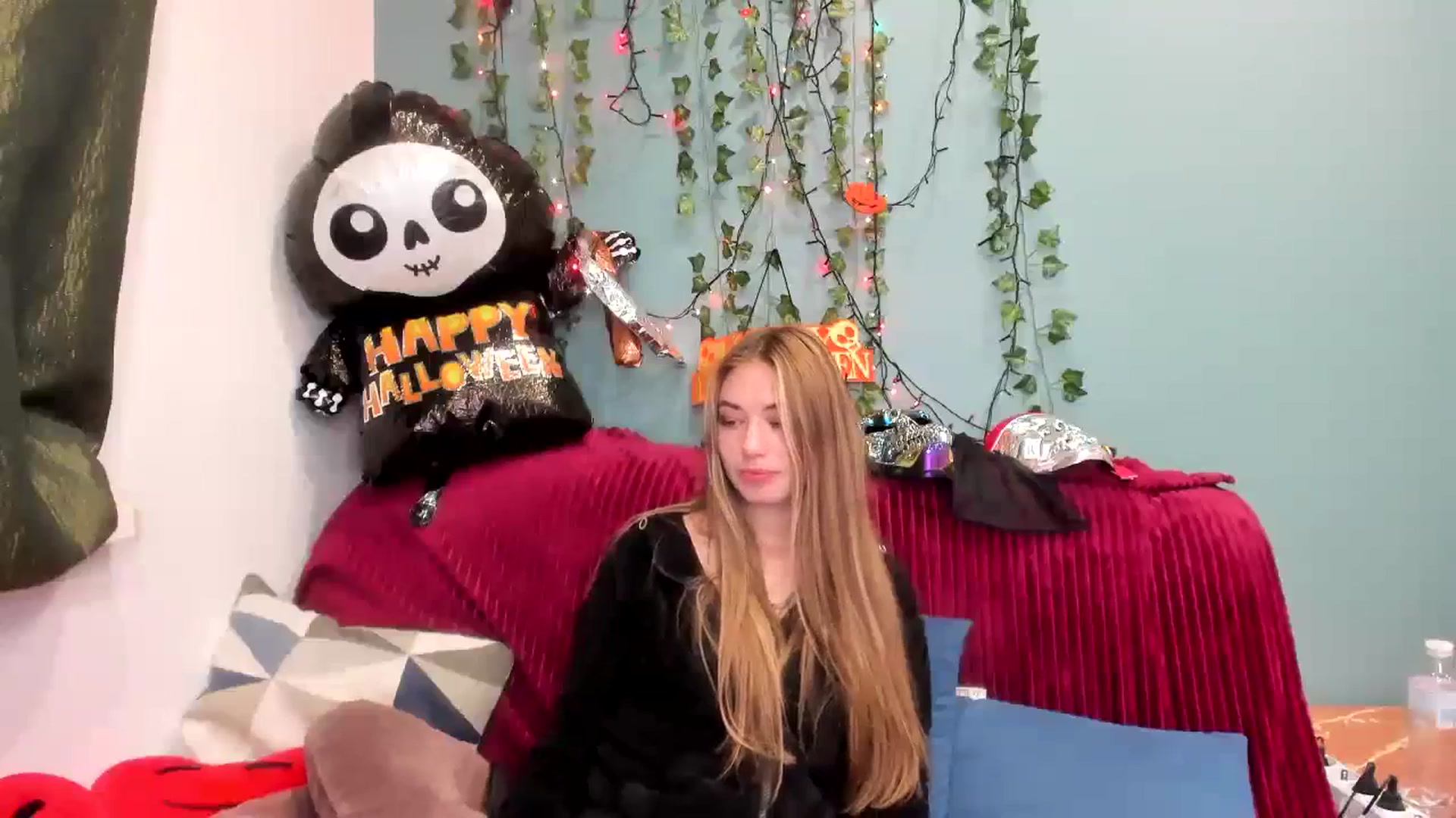 Gallery image thumbnail from Klorisse's myfreecams stream on, 10/31/2023, 16:13 image 19 of 20