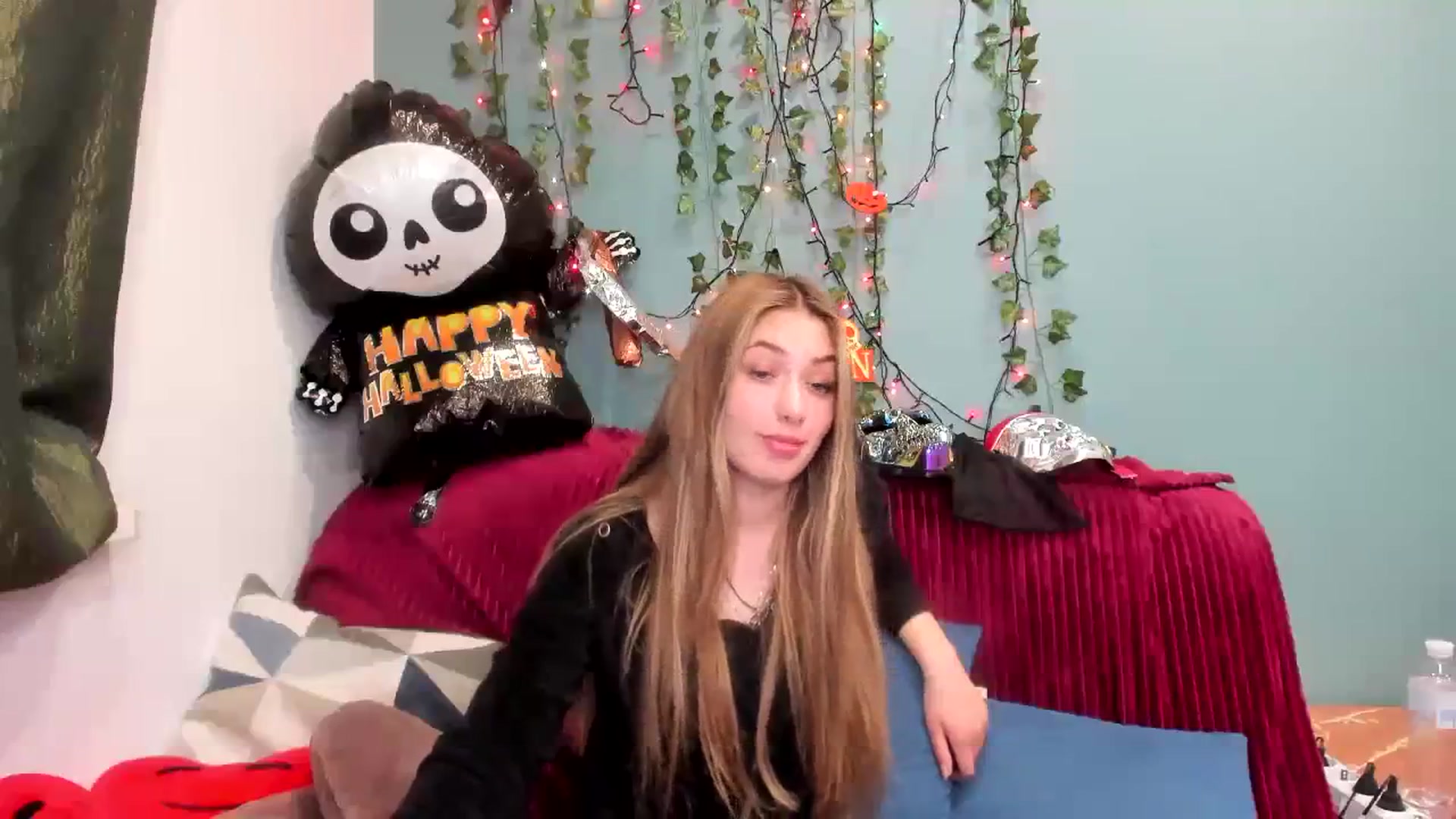 Gallery image thumbnail from Klorisse's myfreecams stream on, 10/31/2023, 16:13 image 18 of 20