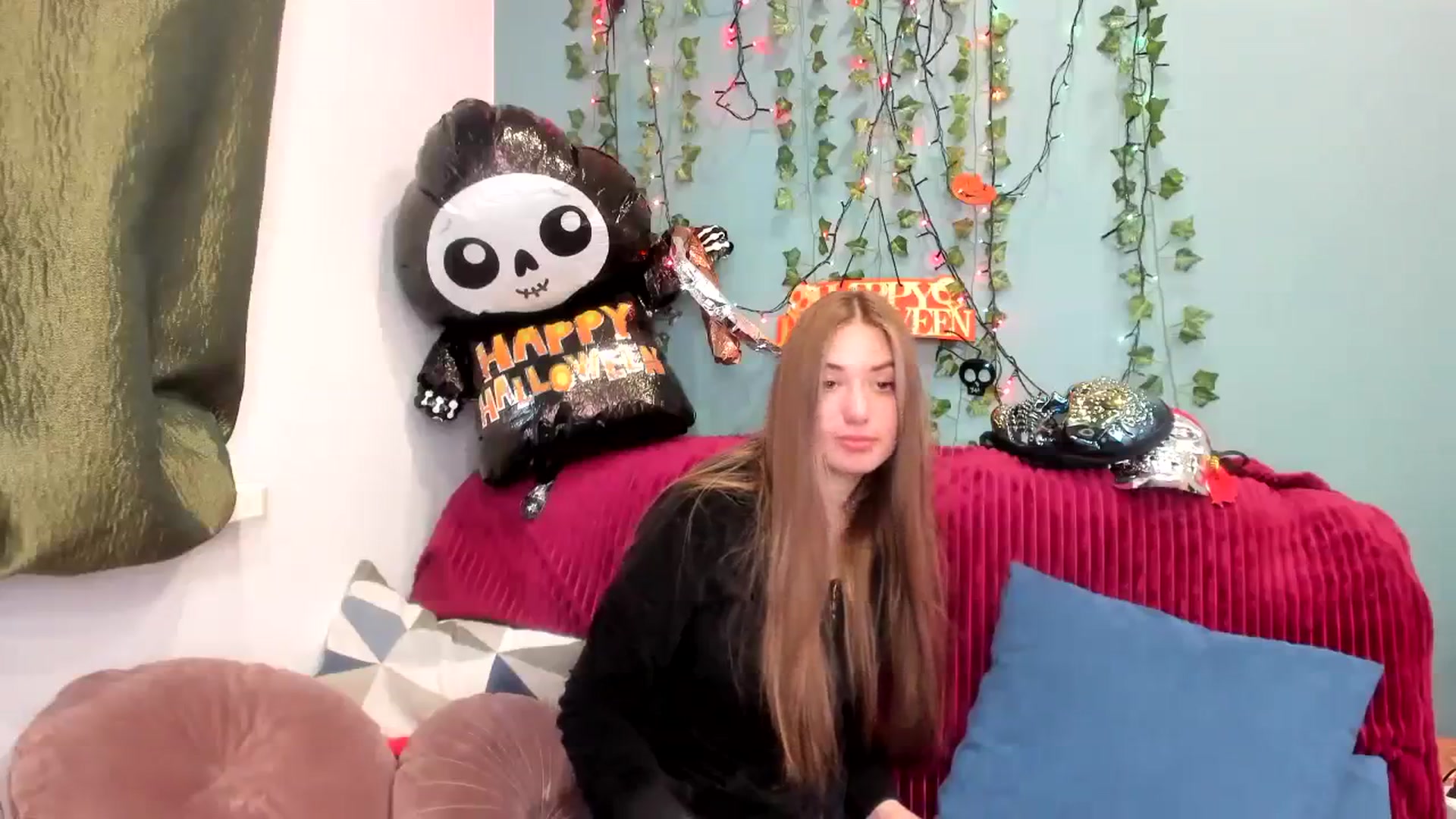Gallery image thumbnail from Klorisse's myfreecams stream on, 11/01/2023, 12:50 image 3 of 20