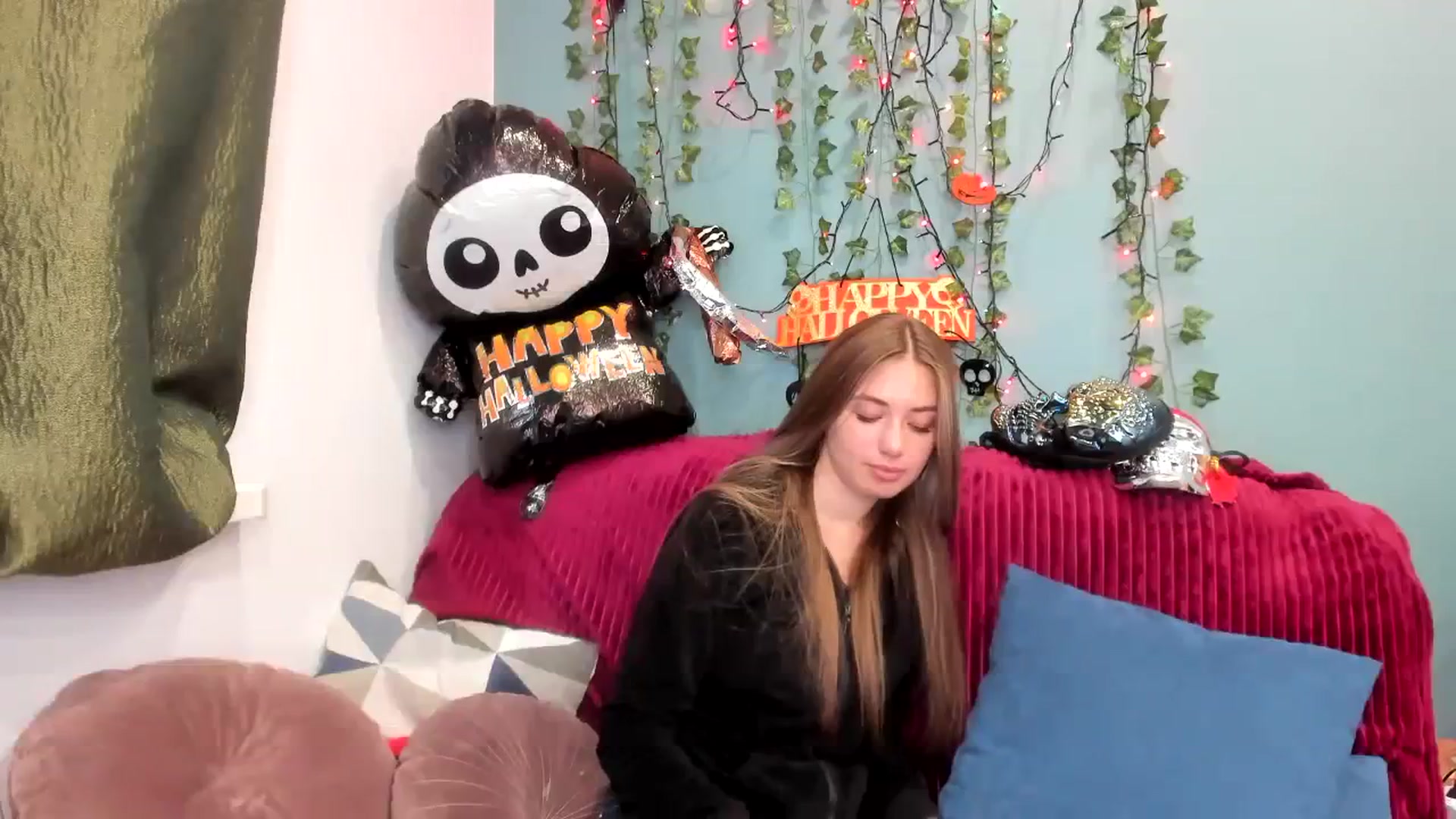 Gallery image thumbnail from Klorisse's myfreecams stream on, 11/01/2023, 12:50 image 7 of 20