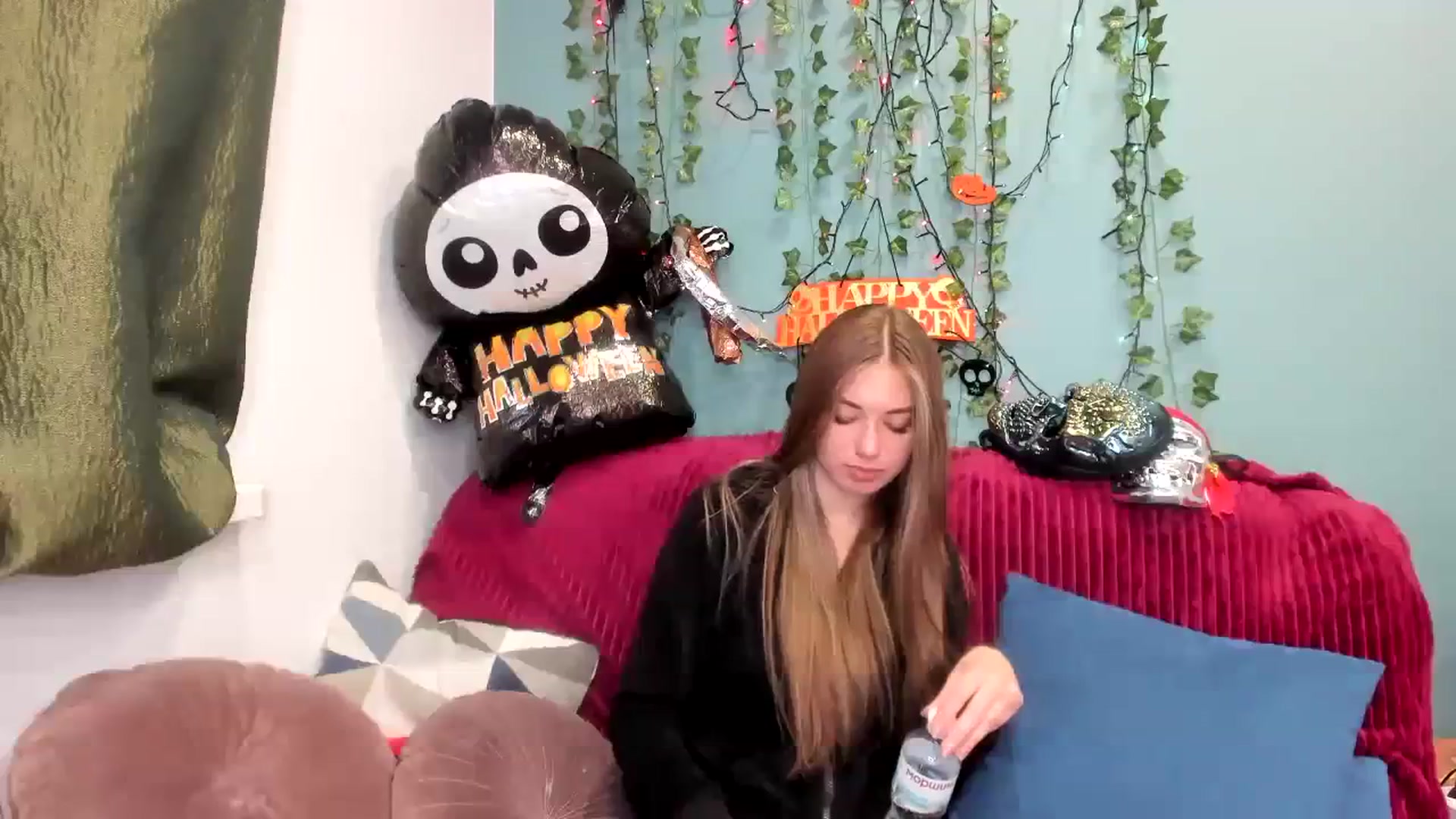 Gallery image thumbnail from Klorisse's myfreecams stream on, 11/01/2023, 12:50 image 20 of 20
