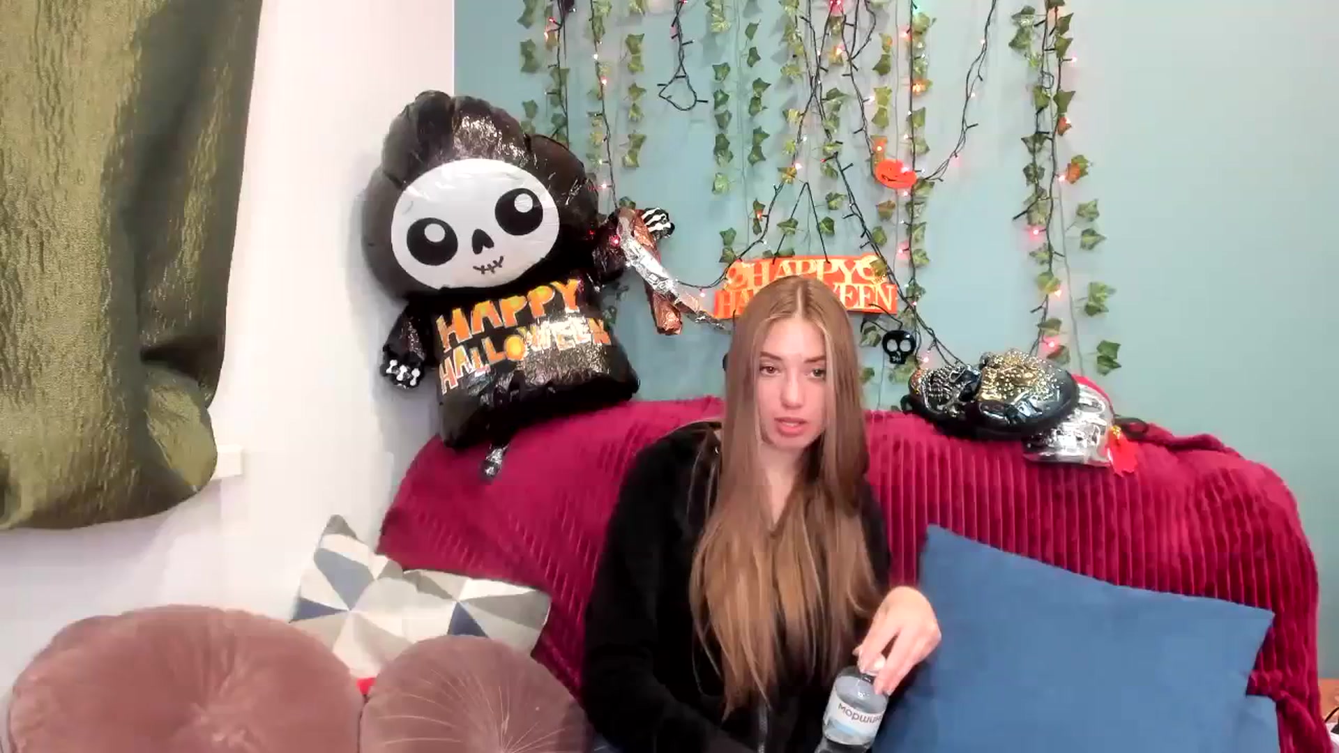 Gallery image thumbnail from Klorisse's myfreecams stream on, 11/01/2023, 12:50 image 19 of 20