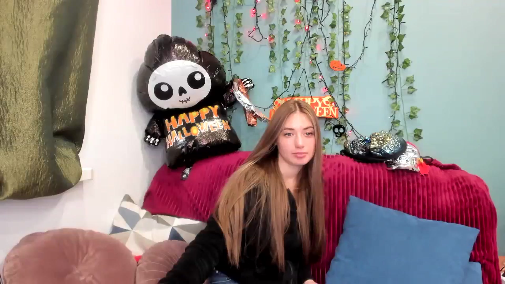 Gallery image thumbnail from Klorisse's myfreecams stream on, 11/01/2023, 12:50 image 5 of 20