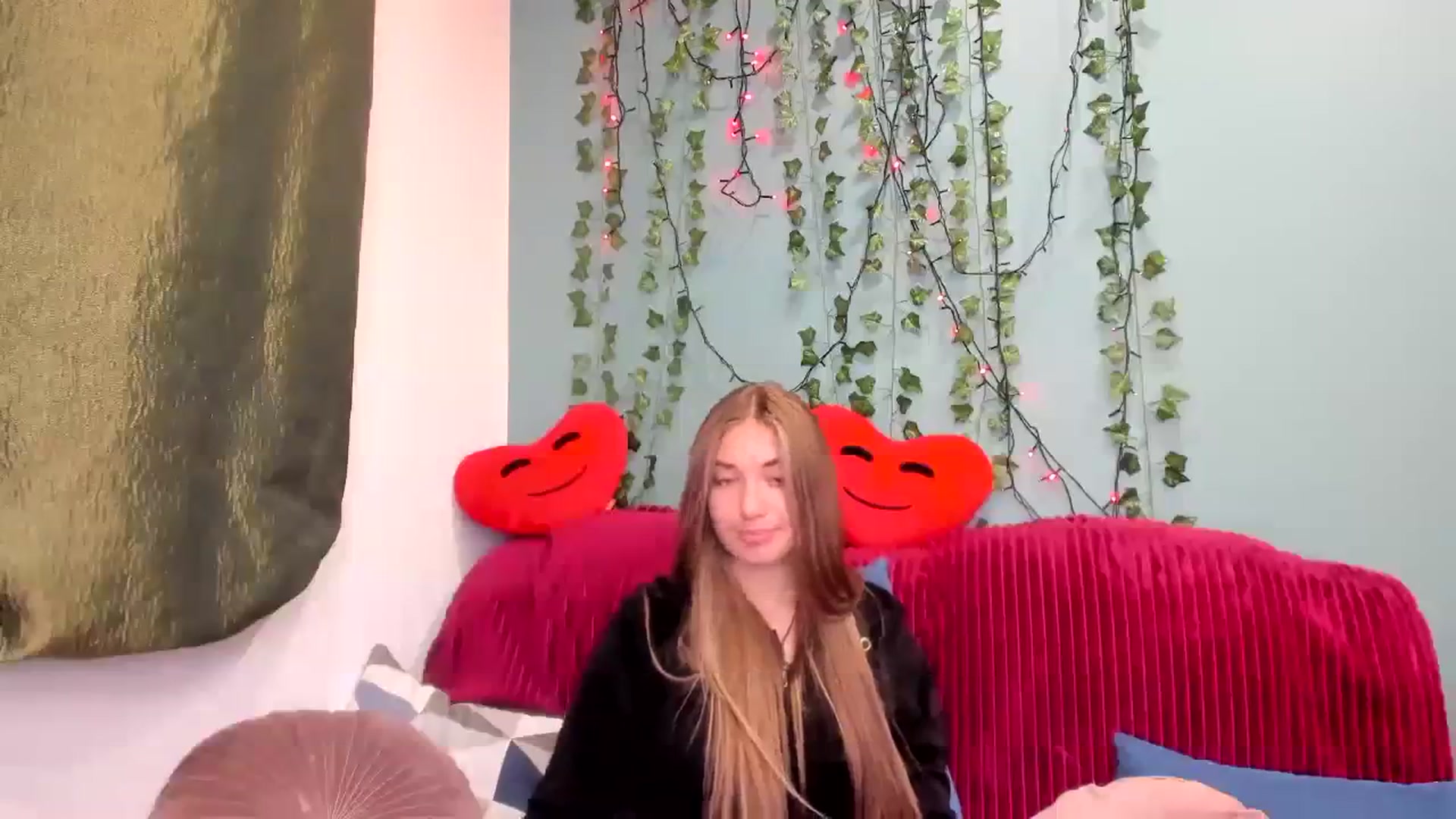 Gallery image thumbnail from Klorisse's myfreecams stream on, 11/01/2023, 14:09 image 10 of 20
