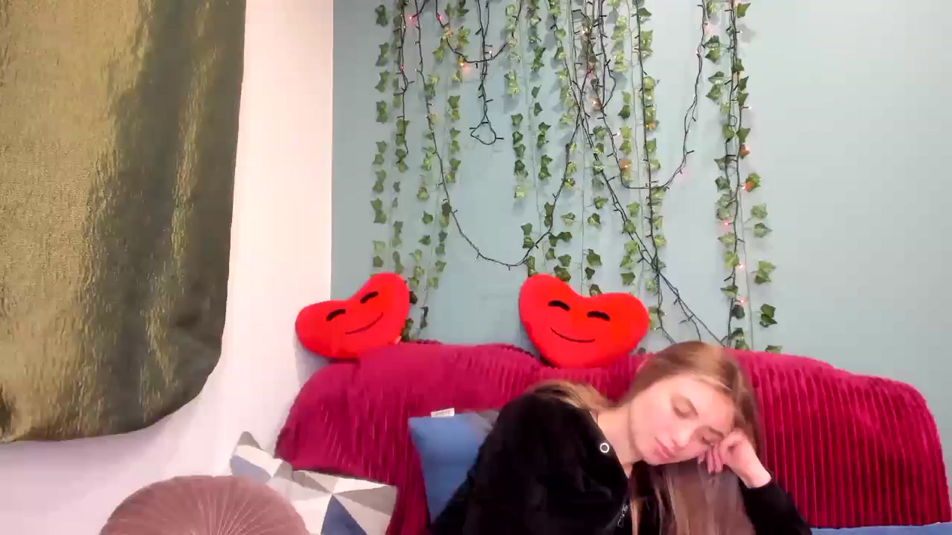 Gallery image thumbnail from Klorisse's myfreecams stream on, 11/01/2023, 14:09 image 15 of 20
