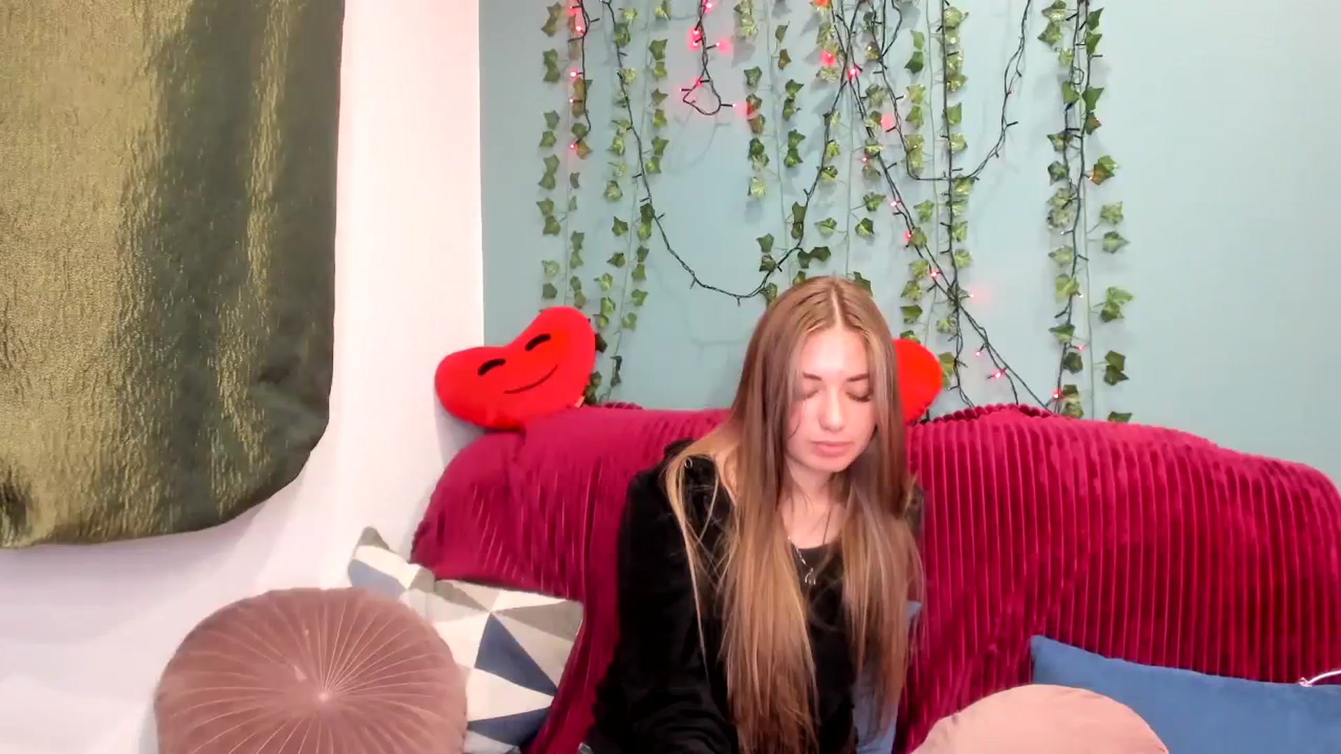 Gallery image thumbnail from Klorisse's myfreecams stream on, 11/01/2023, 15:32 image 14 of 20