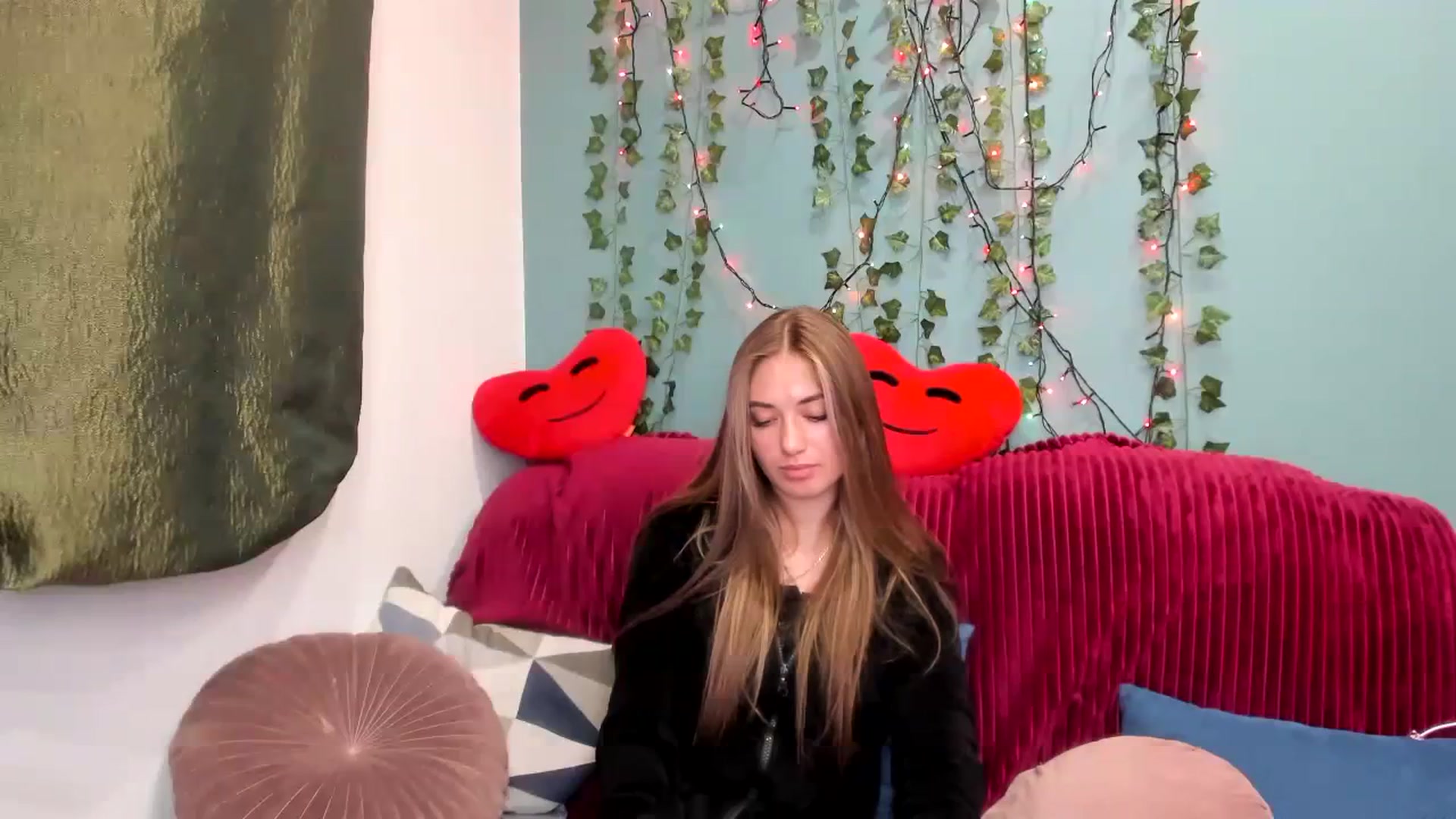 Gallery image thumbnail from Klorisse's myfreecams stream on, 11/01/2023, 15:32 image 15 of 20