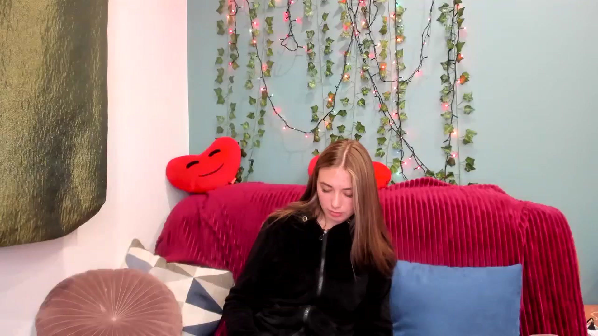 Gallery image thumbnail from Klorisse's myfreecams stream on, 11/01/2023, 17:22 image 15 of 20