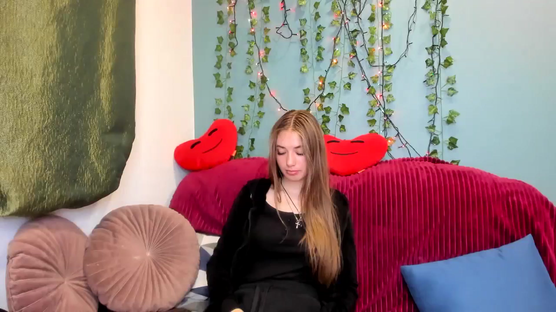 Gallery image thumbnail from Klorisse's myfreecams stream on, 11/02/2023, 18:58 image 1 of 20