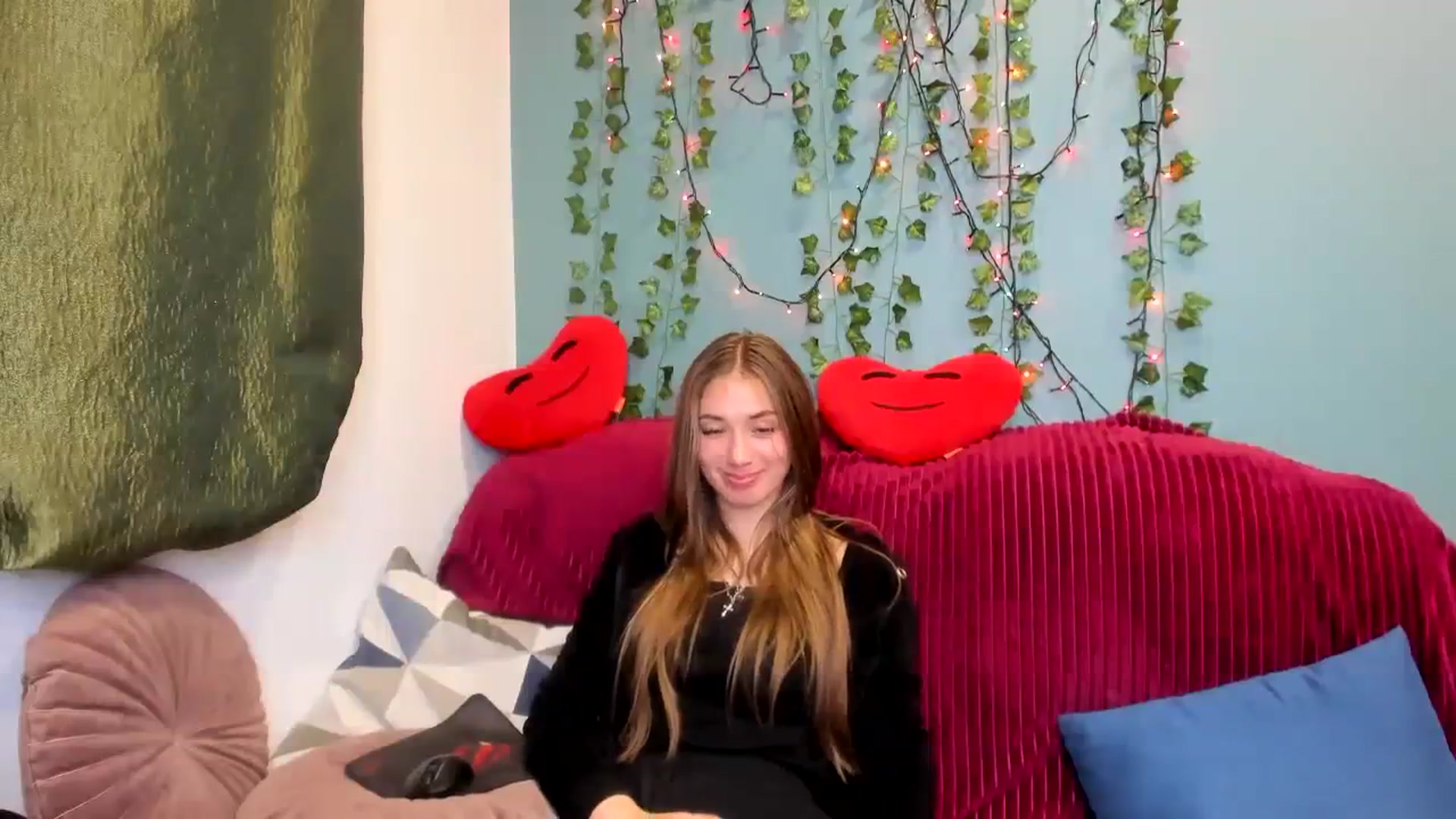 Gallery image thumbnail from Klorisse's myfreecams stream on, 11/02/2023, 18:58 image 3 of 20