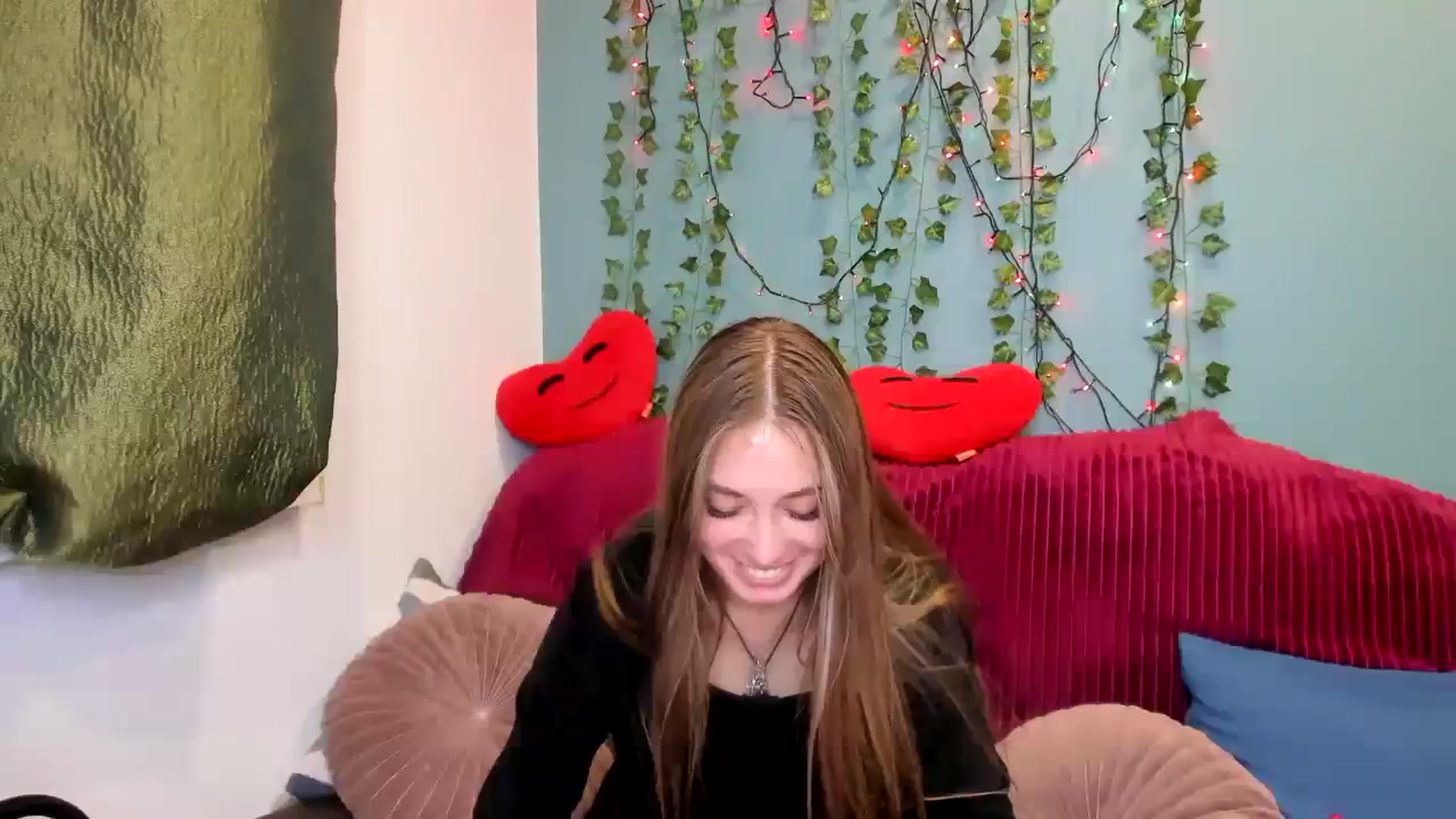 Gallery image thumbnail from Klorisse's myfreecams stream on, 11/03/2023, 14:59 image 9 of 20