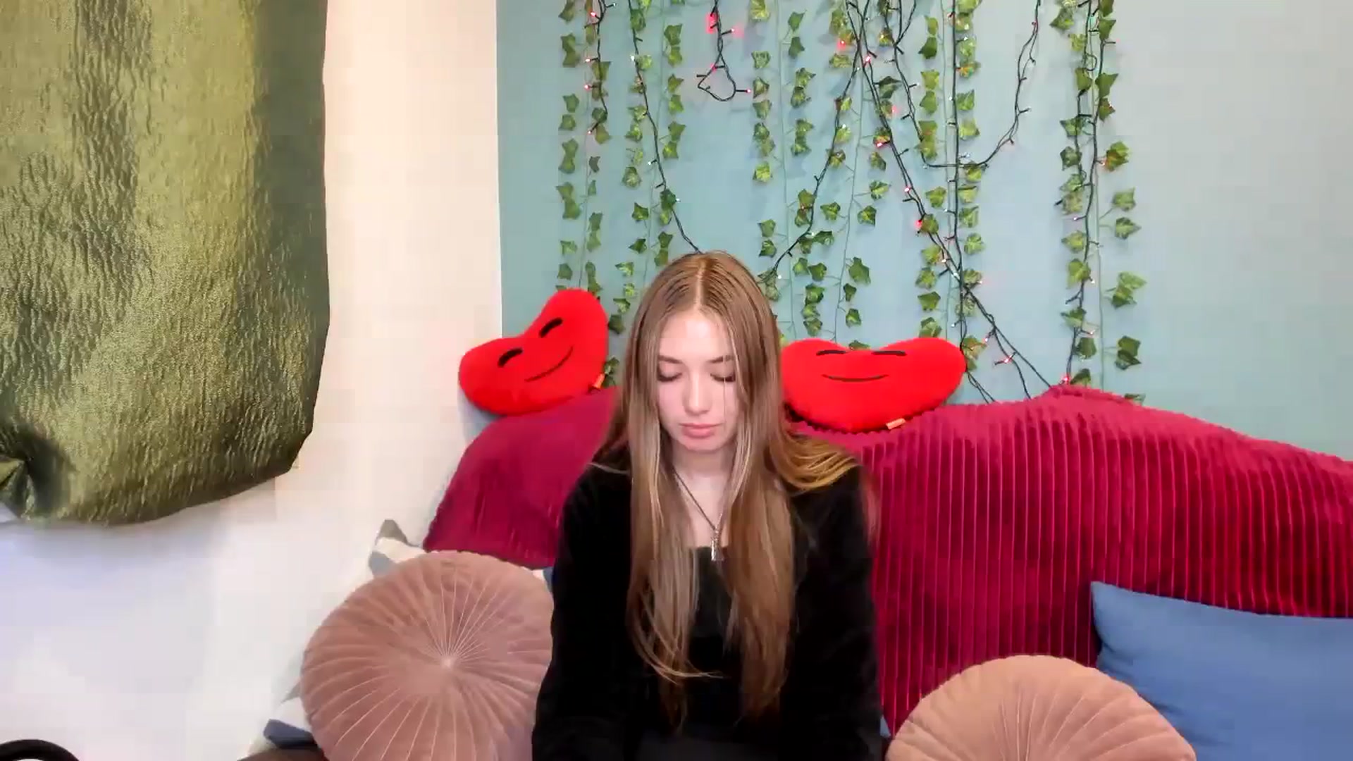 Gallery image thumbnail from Klorisse's myfreecams stream on, 11/03/2023, 14:59 image 5 of 20
