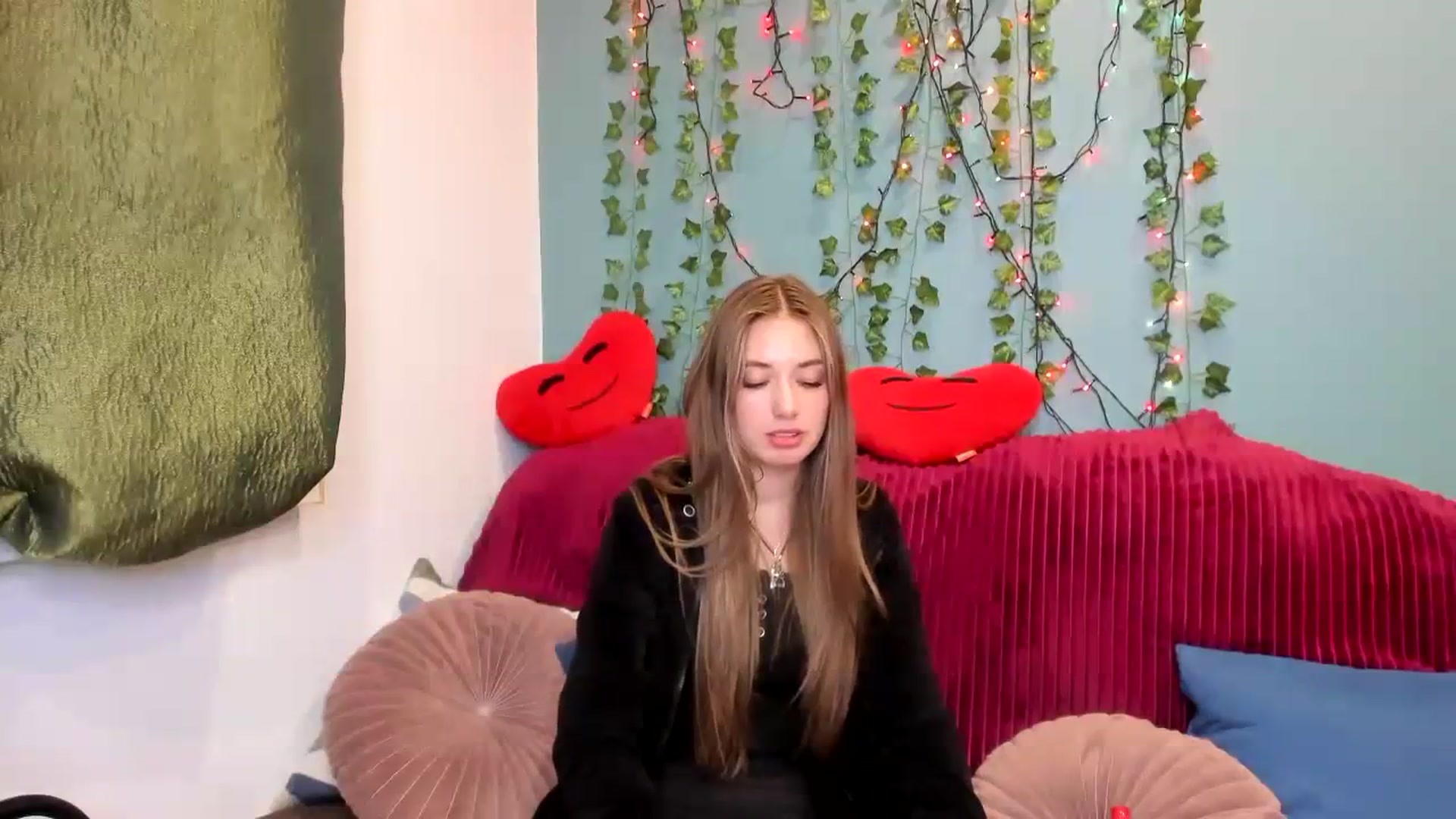 Gallery image thumbnail from Klorisse's myfreecams stream on, 11/03/2023, 14:59 image 14 of 20