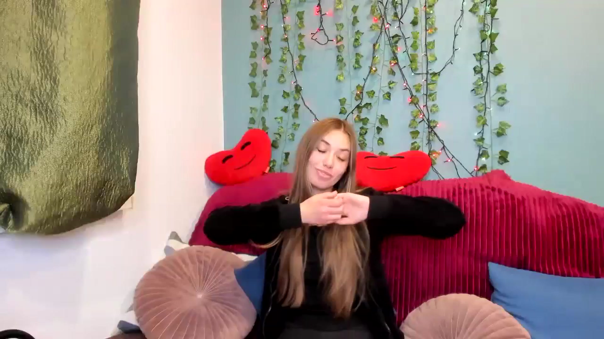 Gallery image thumbnail from Klorisse's myfreecams stream on, 11/03/2023, 14:59 image 7 of 20