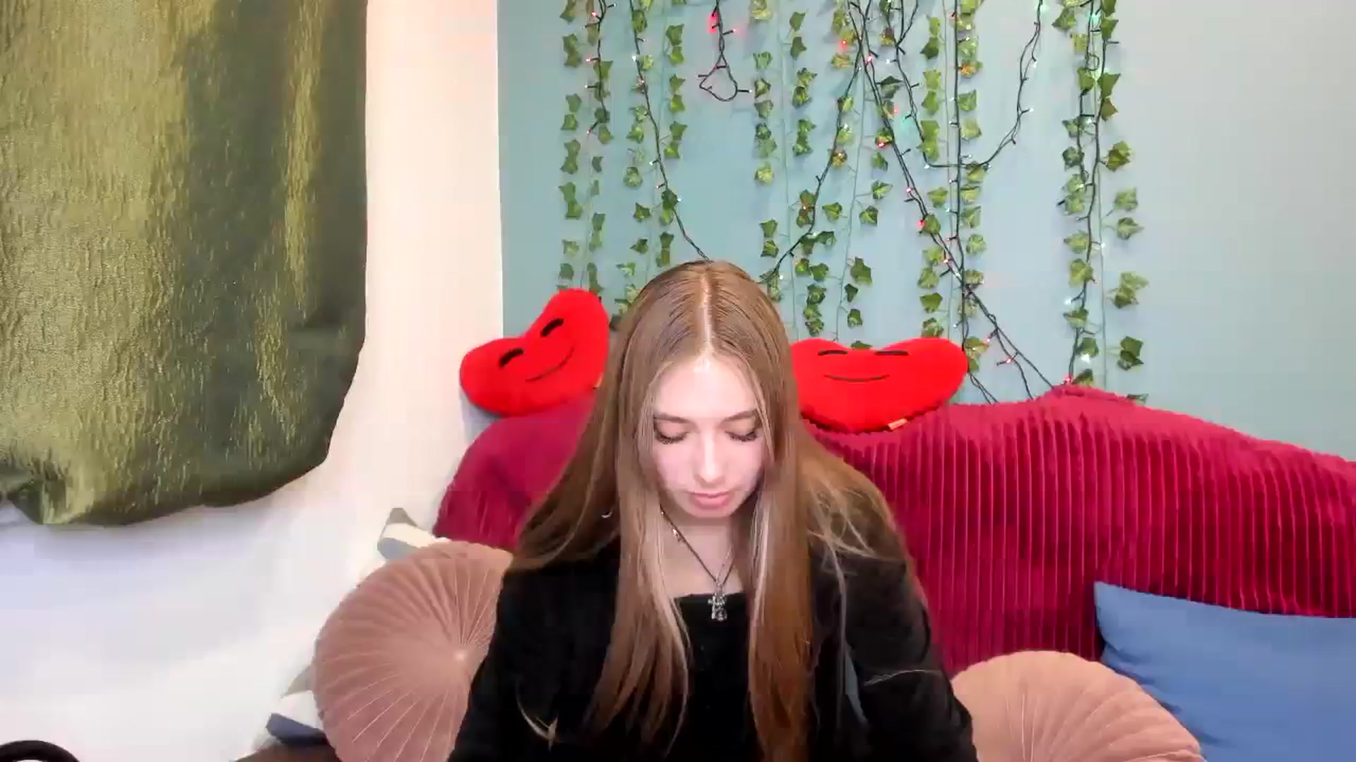 Gallery image thumbnail from Klorisse's myfreecams stream on, 11/03/2023, 14:59 image 1 of 20