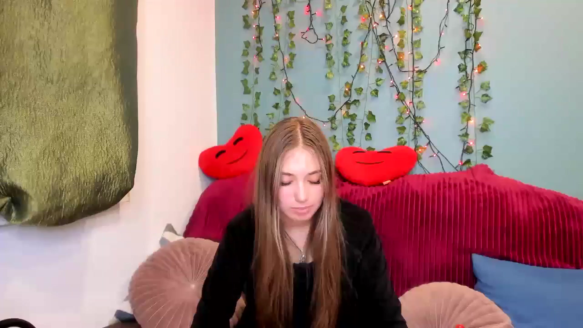 Gallery image thumbnail from Klorisse's myfreecams stream on, 11/03/2023, 14:59 image 11 of 20