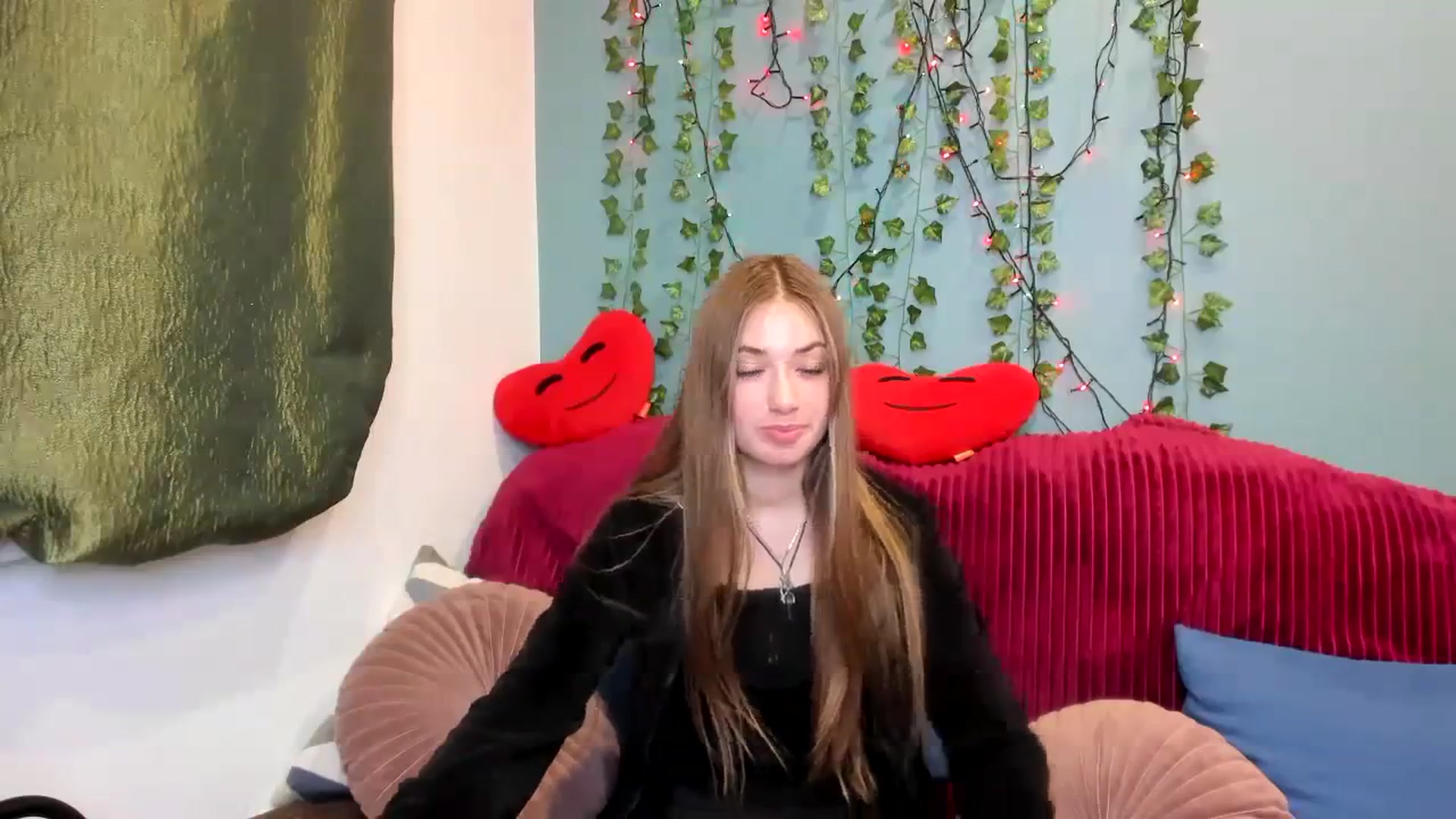Gallery image thumbnail from Klorisse's myfreecams stream on, 11/03/2023, 14:59 image 2 of 20