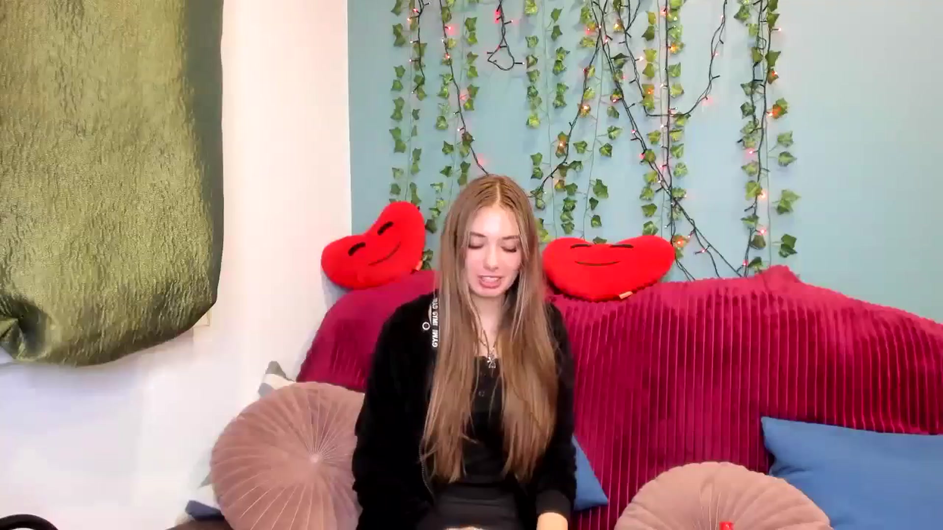 Gallery image thumbnail from Klorisse's myfreecams stream on, 11/03/2023, 14:59 image 13 of 20
