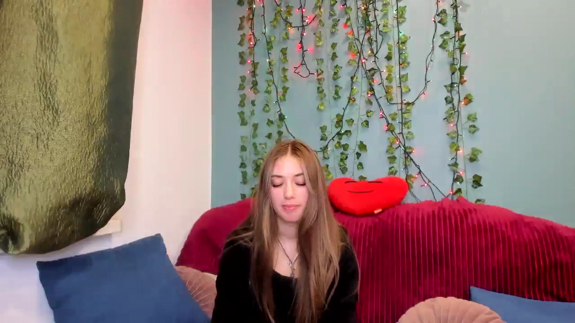 Gallery image thumbnail from Klorisse's myfreecams stream on, 11/03/2023, 16:03 image 20 of 20
