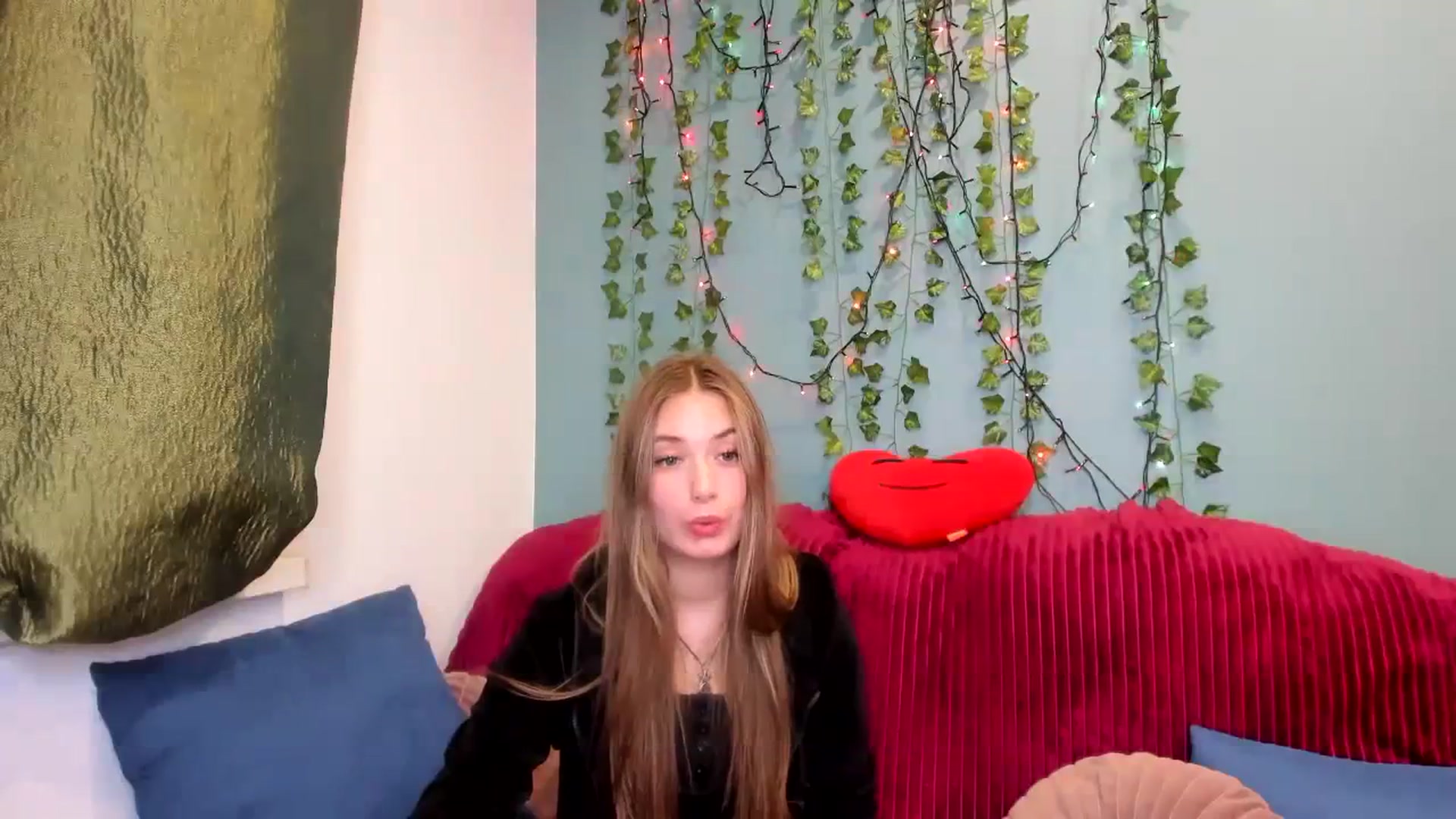 Gallery image thumbnail from Klorisse's myfreecams stream on, 11/03/2023, 16:03 image 5 of 20