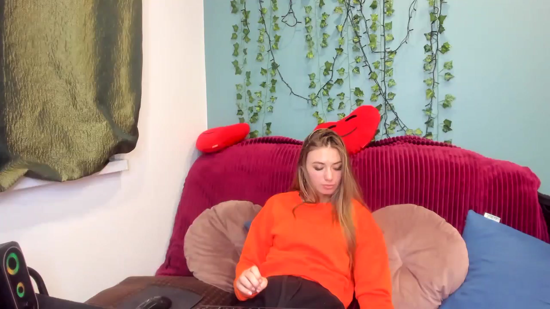 Gallery image thumbnail from Klorisse's myfreecams stream on, 11/12/2023, 11:17 image 12 of 20