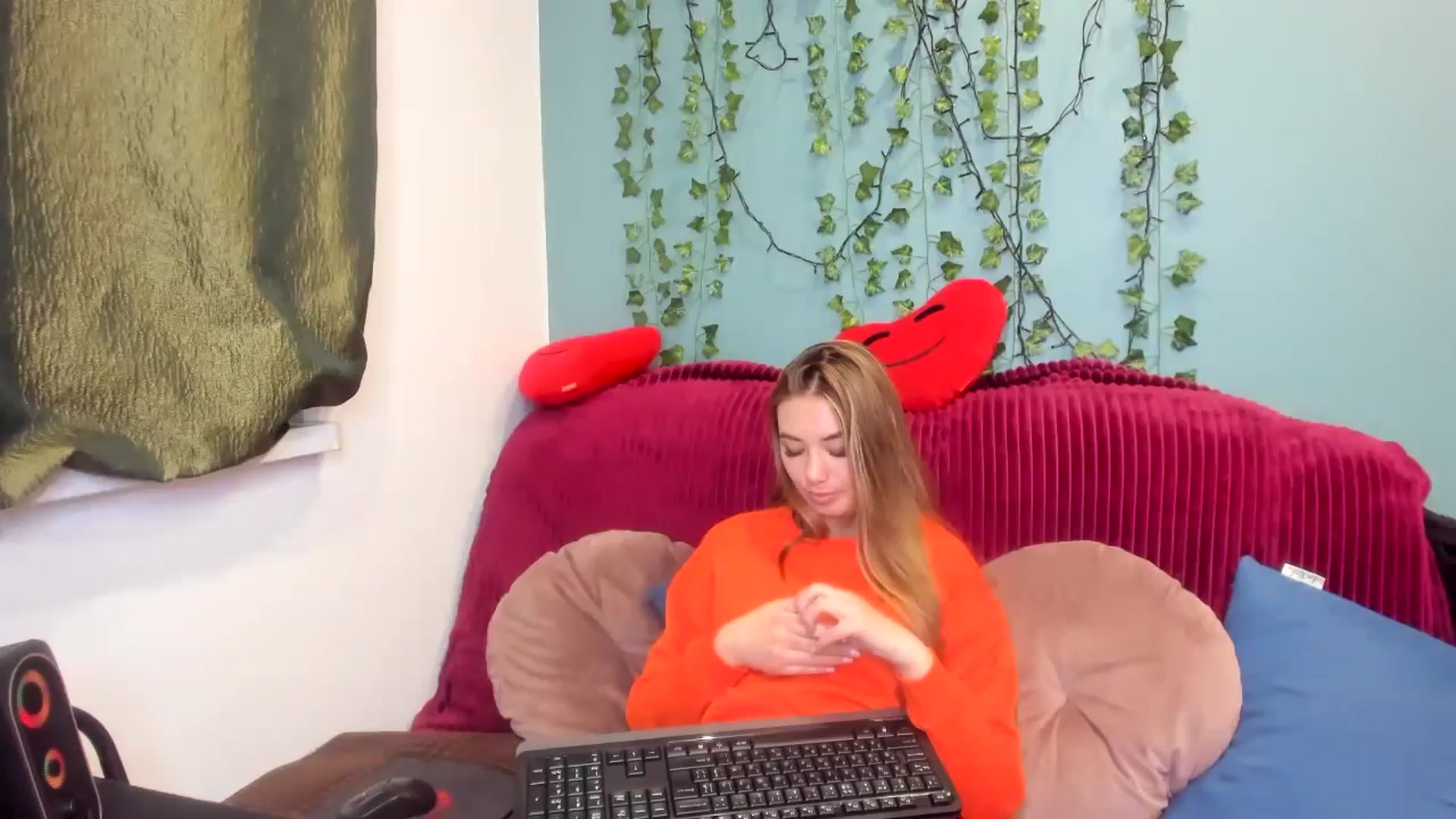 Gallery image thumbnail from Klorisse's myfreecams stream on, 11/12/2023, 11:17 image 10 of 20