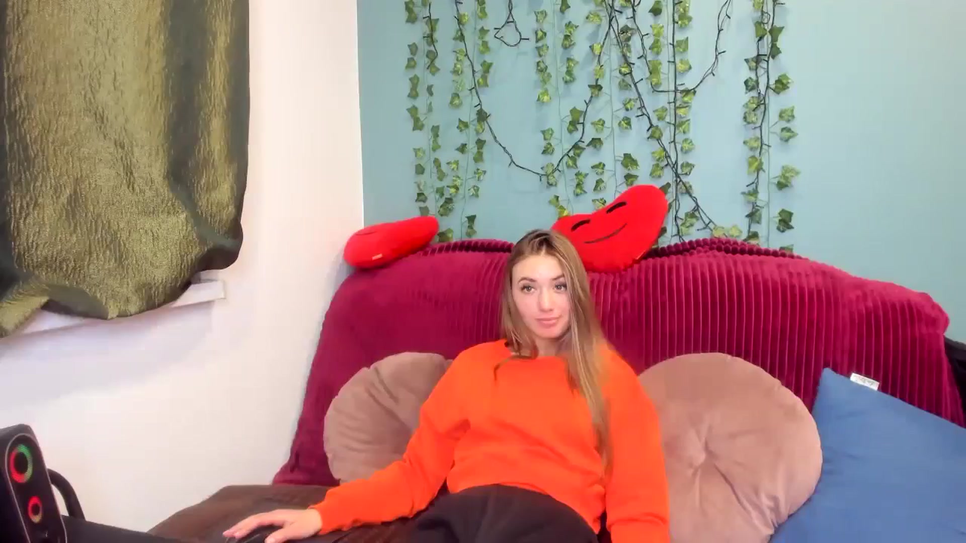 Gallery image thumbnail from Klorisse's myfreecams stream on, 11/12/2023, 11:17 image 19 of 20