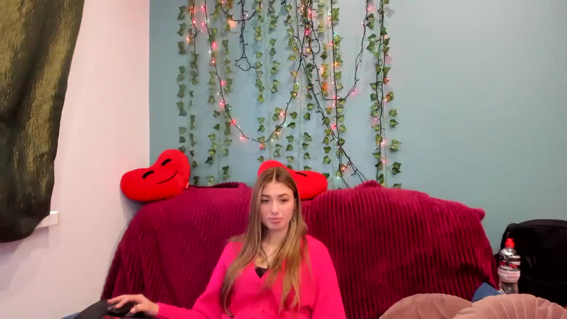 Gallery image thumbnail from Klorisse's myfreecams stream on, 11/19/2023, 12:28 image 15 of 20