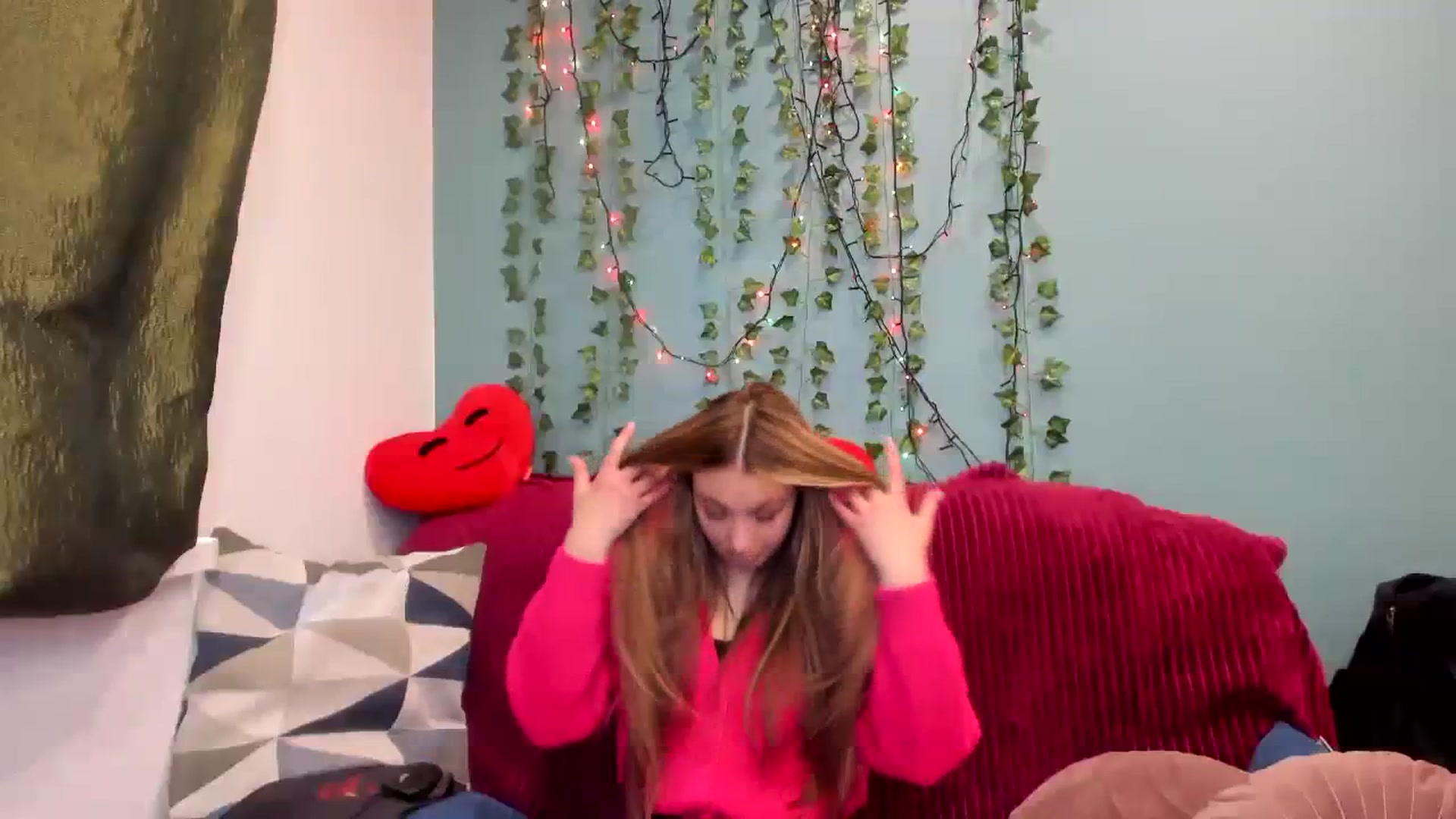 Gallery image thumbnail from Klorisse's myfreecams stream on, 11/19/2023, 12:56 image 12 of 20
