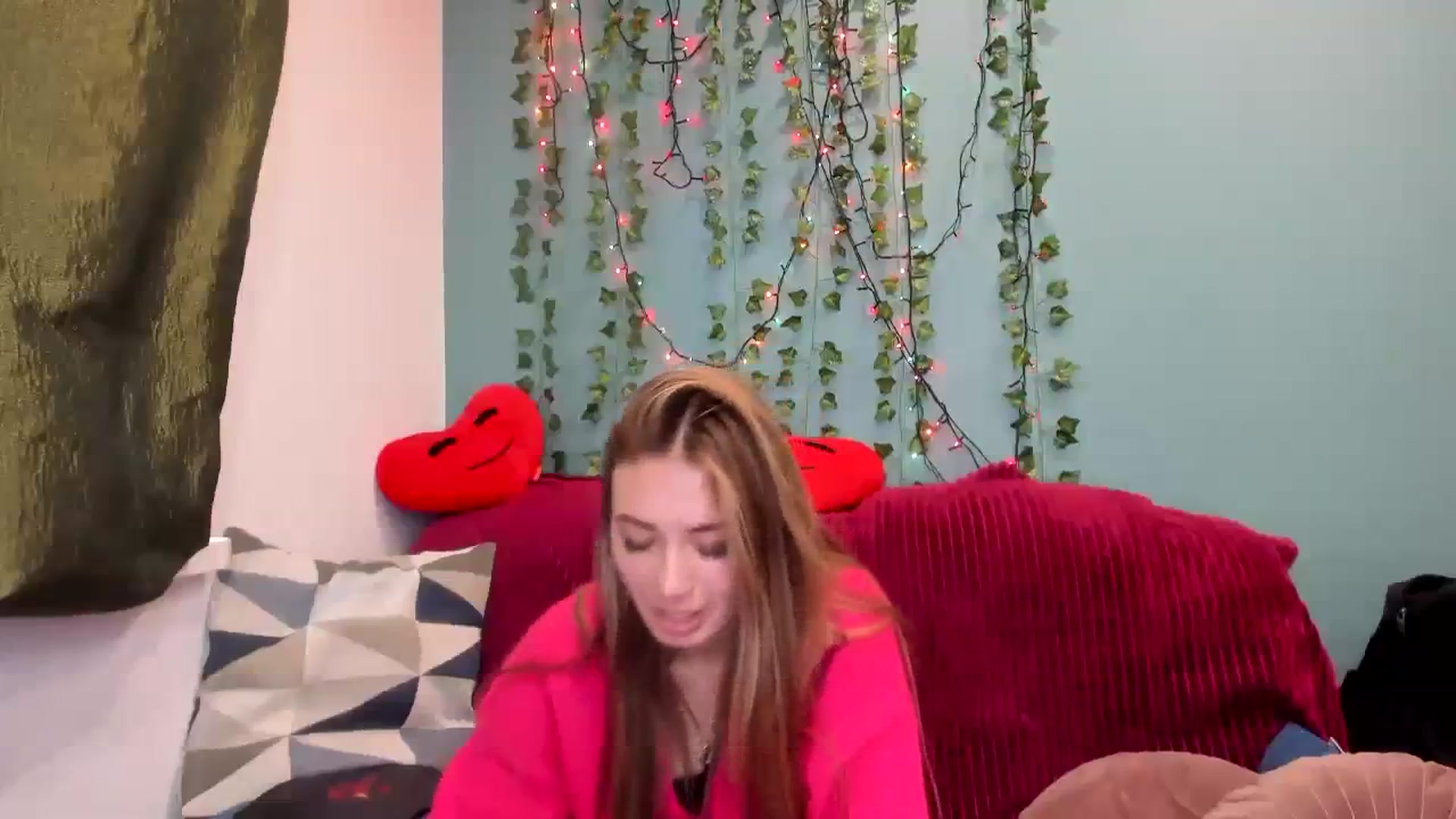 Gallery image thumbnail from Klorisse's myfreecams stream on, 11/19/2023, 12:56 image 19 of 20