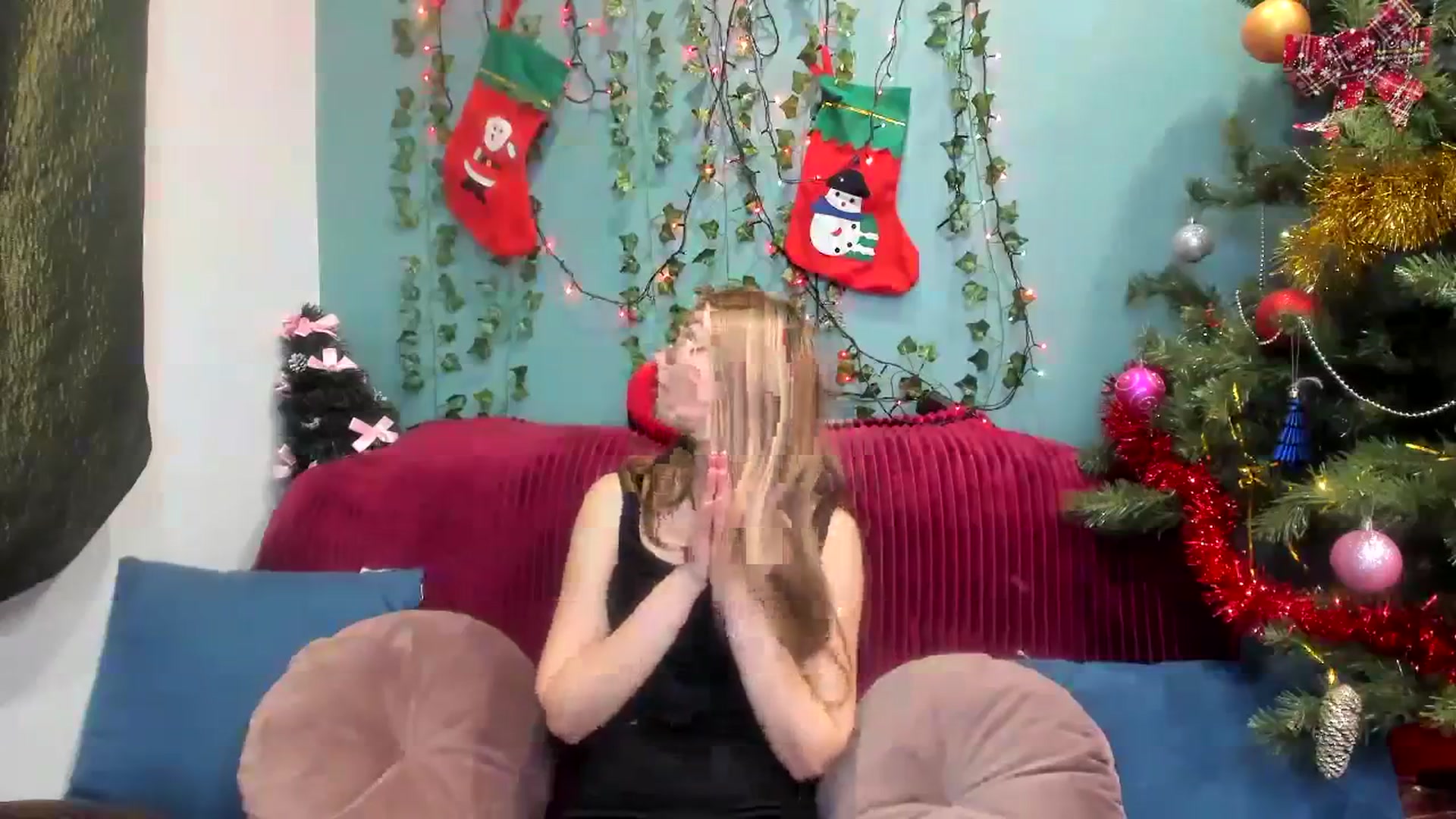 Gallery image thumbnail from Klorisse's myfreecams stream on, 12/03/2023, 14:20 image 11 of 20
