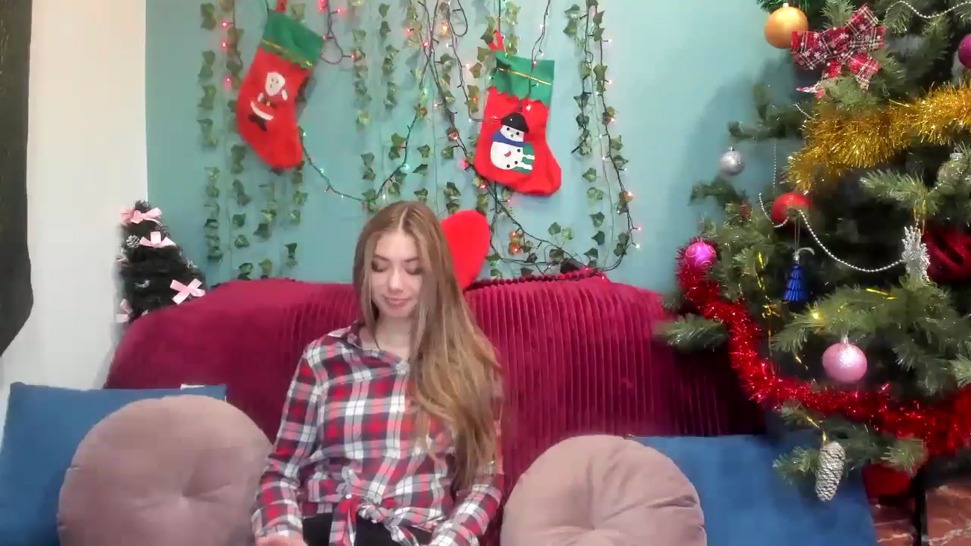 Gallery image thumbnail from Klorisse's myfreecams stream on, 12/03/2023, 14:20 image 18 of 20