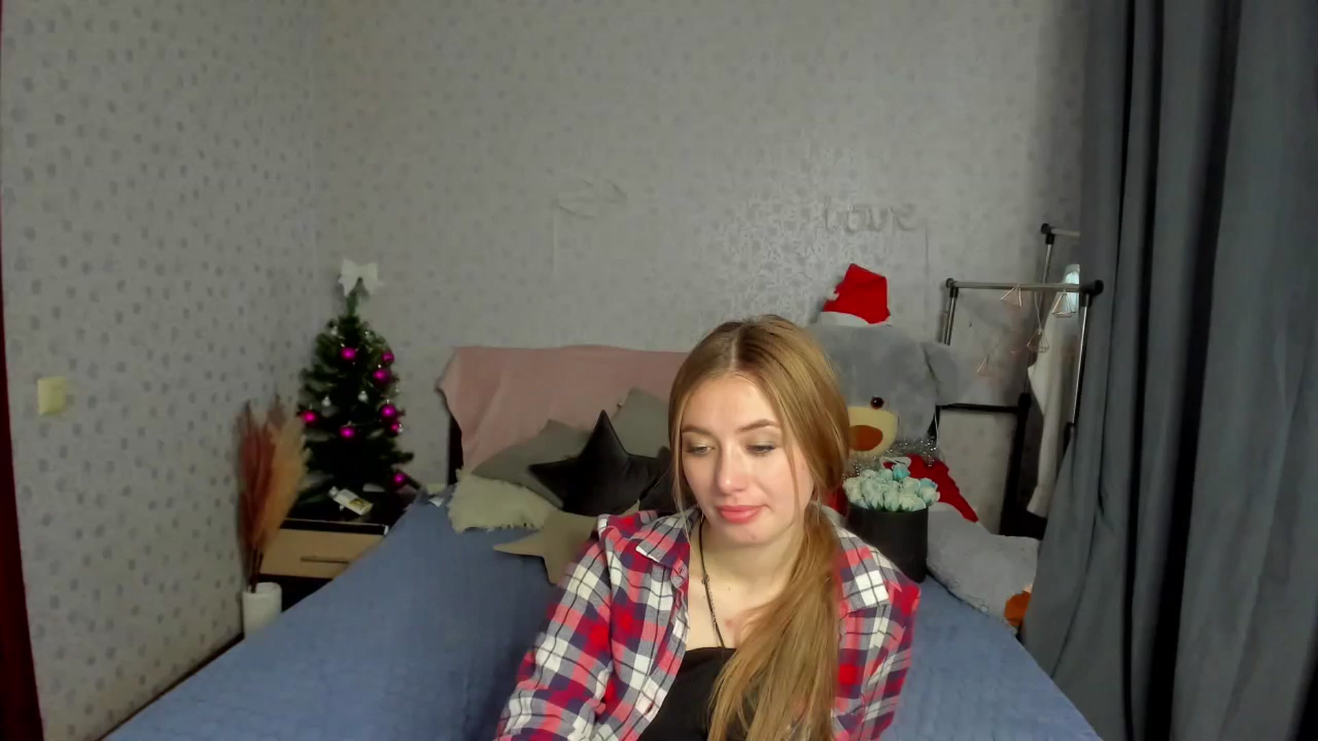 Gallery image thumbnail from Klorisse's myfreecams stream on, 12/10/2023, 12:28 image 2 of 20