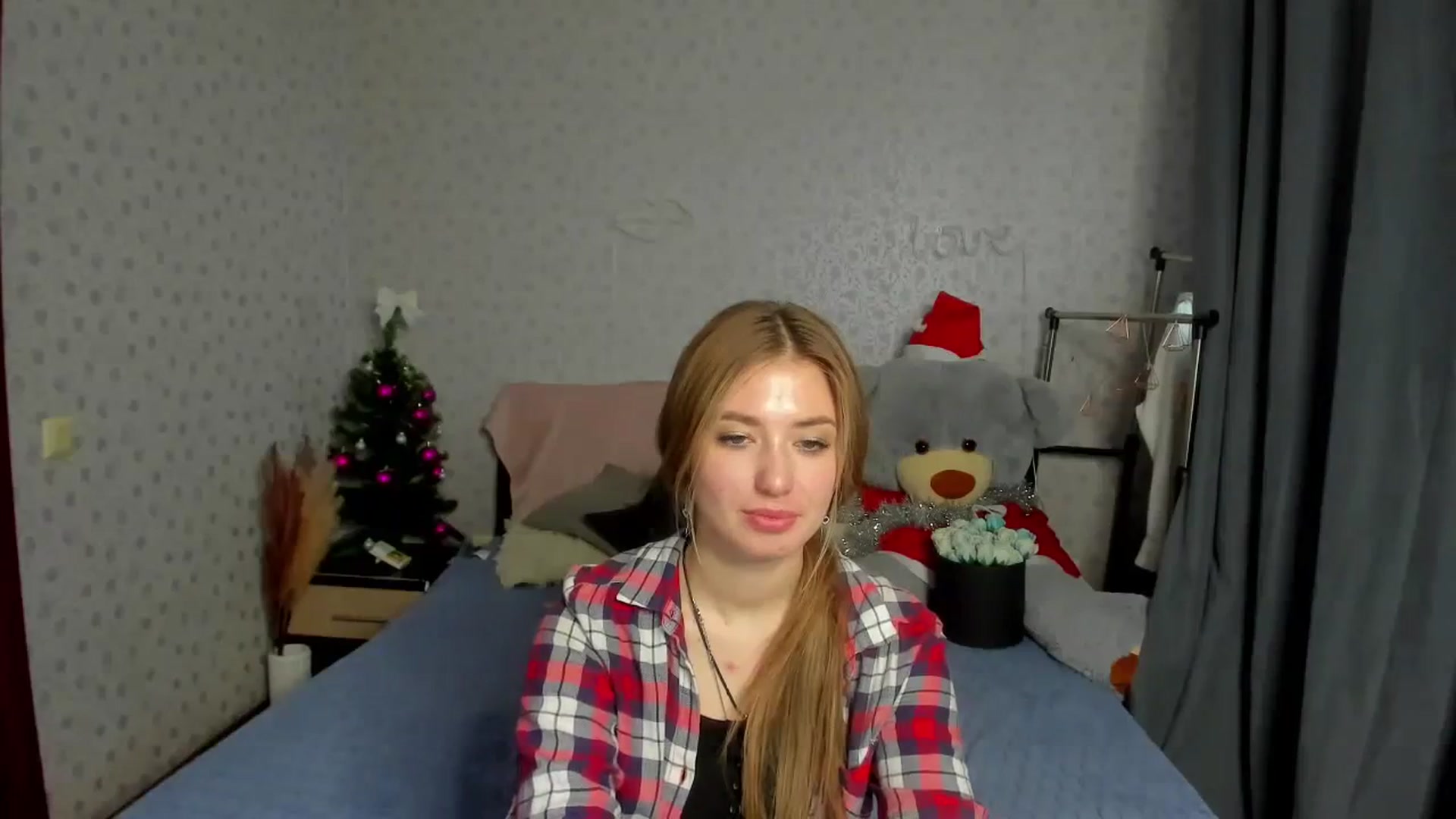 Gallery image thumbnail from Klorisse's myfreecams stream on, 12/10/2023, 12:28 image 17 of 20