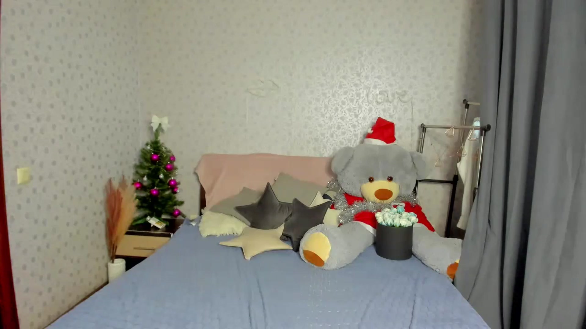 Gallery image thumbnail from Klorisse's myfreecams stream on, 12/10/2023, 13:07 image 14 of 20