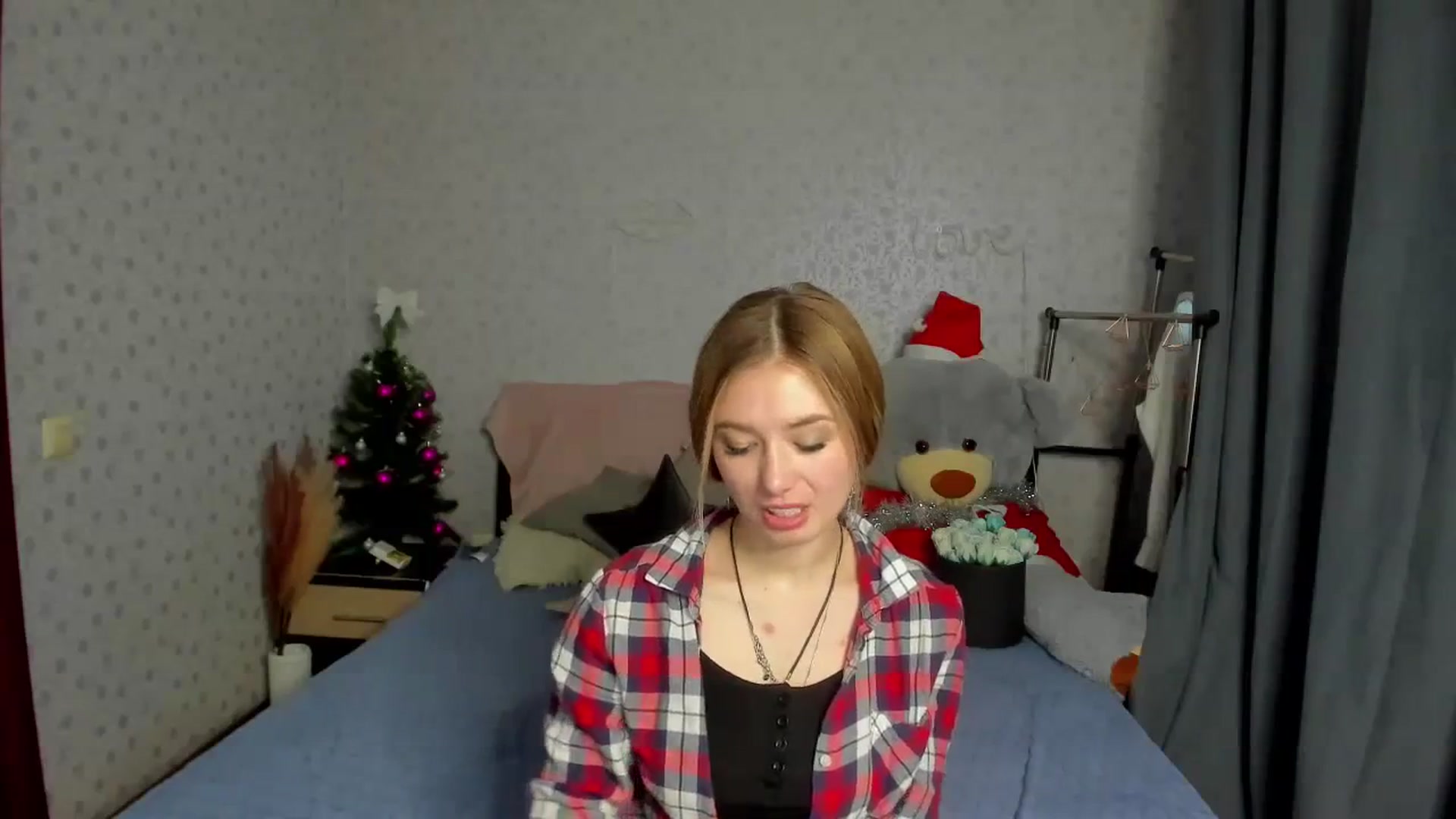 Gallery image thumbnail from Klorisse's myfreecams stream on, 12/10/2023, 13:07 image 13 of 20