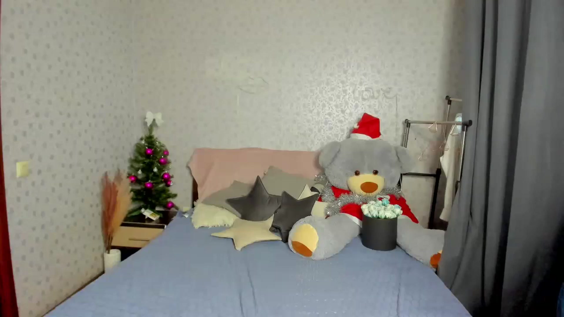 Gallery image thumbnail from Klorisse's myfreecams stream on, 12/10/2023, 13:07 image 17 of 20