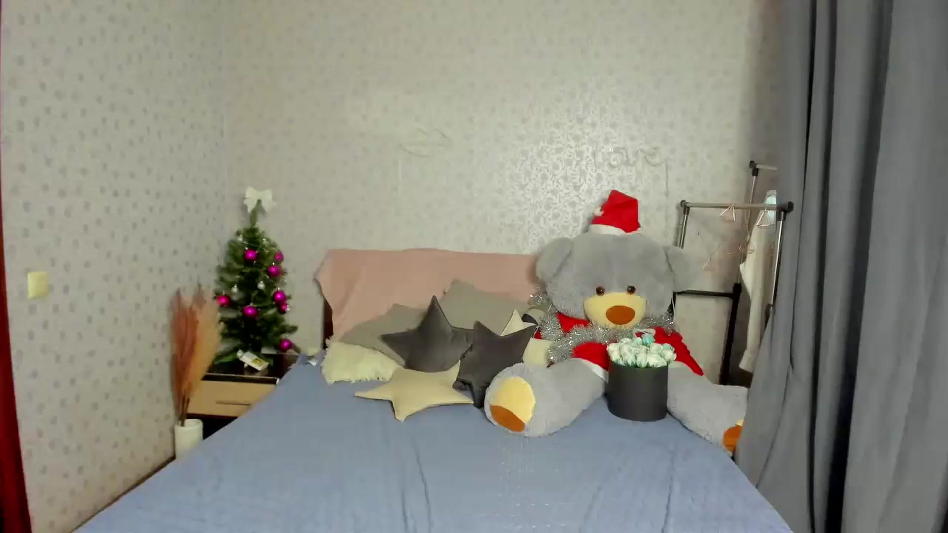 Gallery image thumbnail from Klorisse's myfreecams stream on, 12/10/2023, 13:07 image 15 of 20