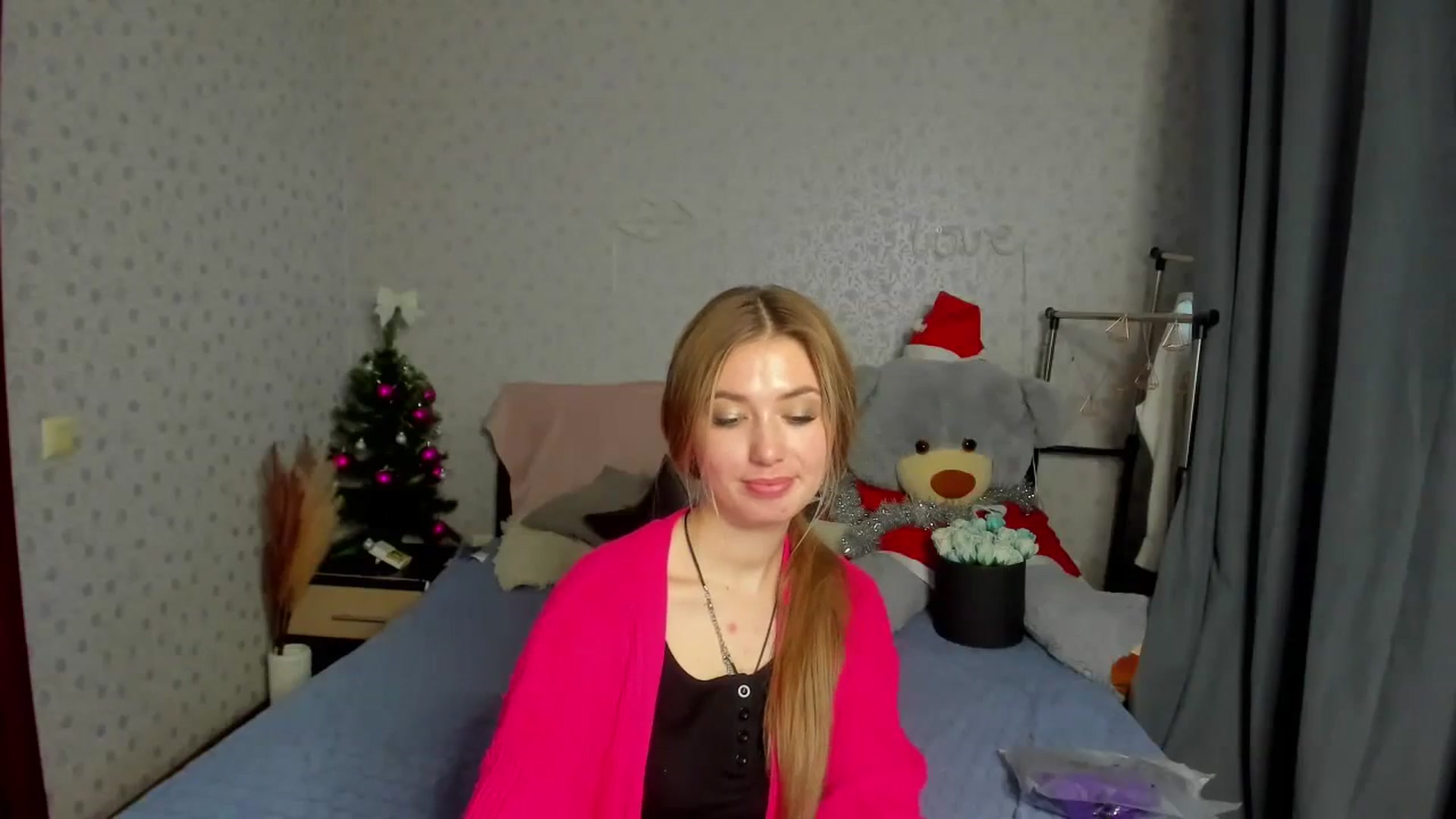 Gallery image thumbnail from Klorisse's myfreecams stream on, 12/10/2023, 13:07 image 4 of 20