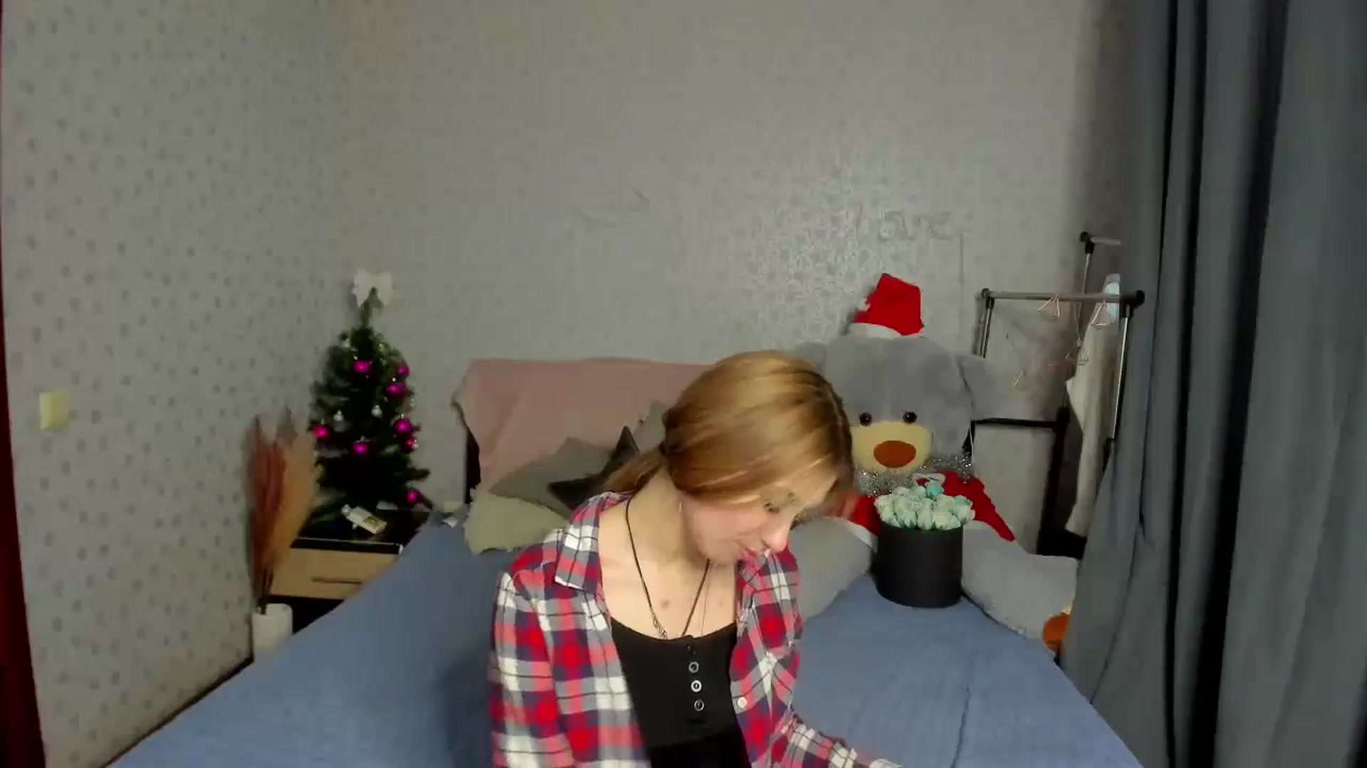 Gallery image thumbnail from Klorisse's myfreecams stream on, 12/10/2023, 13:07 image 12 of 20