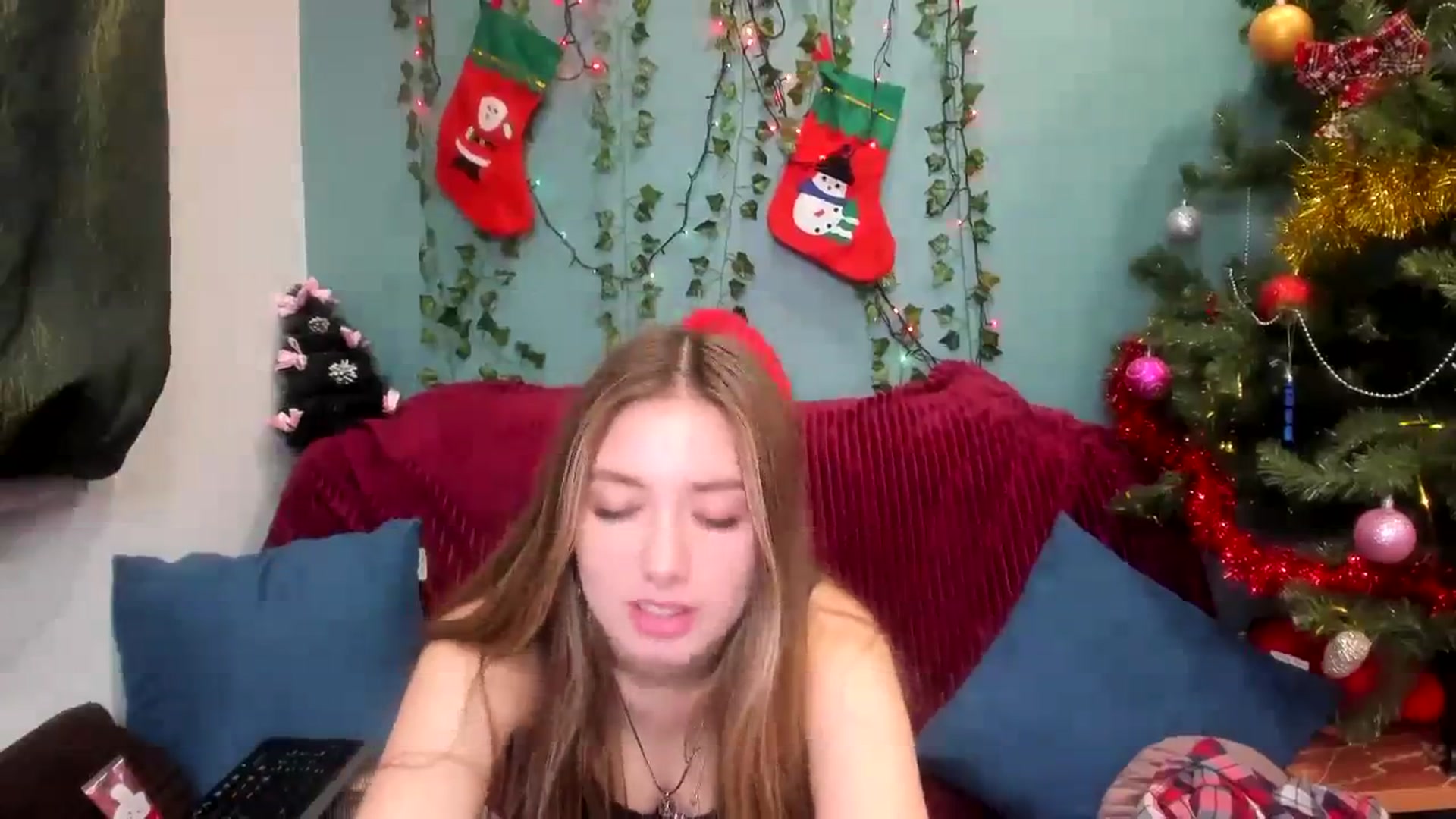 Gallery image thumbnail from Klorisse's myfreecams stream on, 12/25/2023, 15:20 image 9 of 20