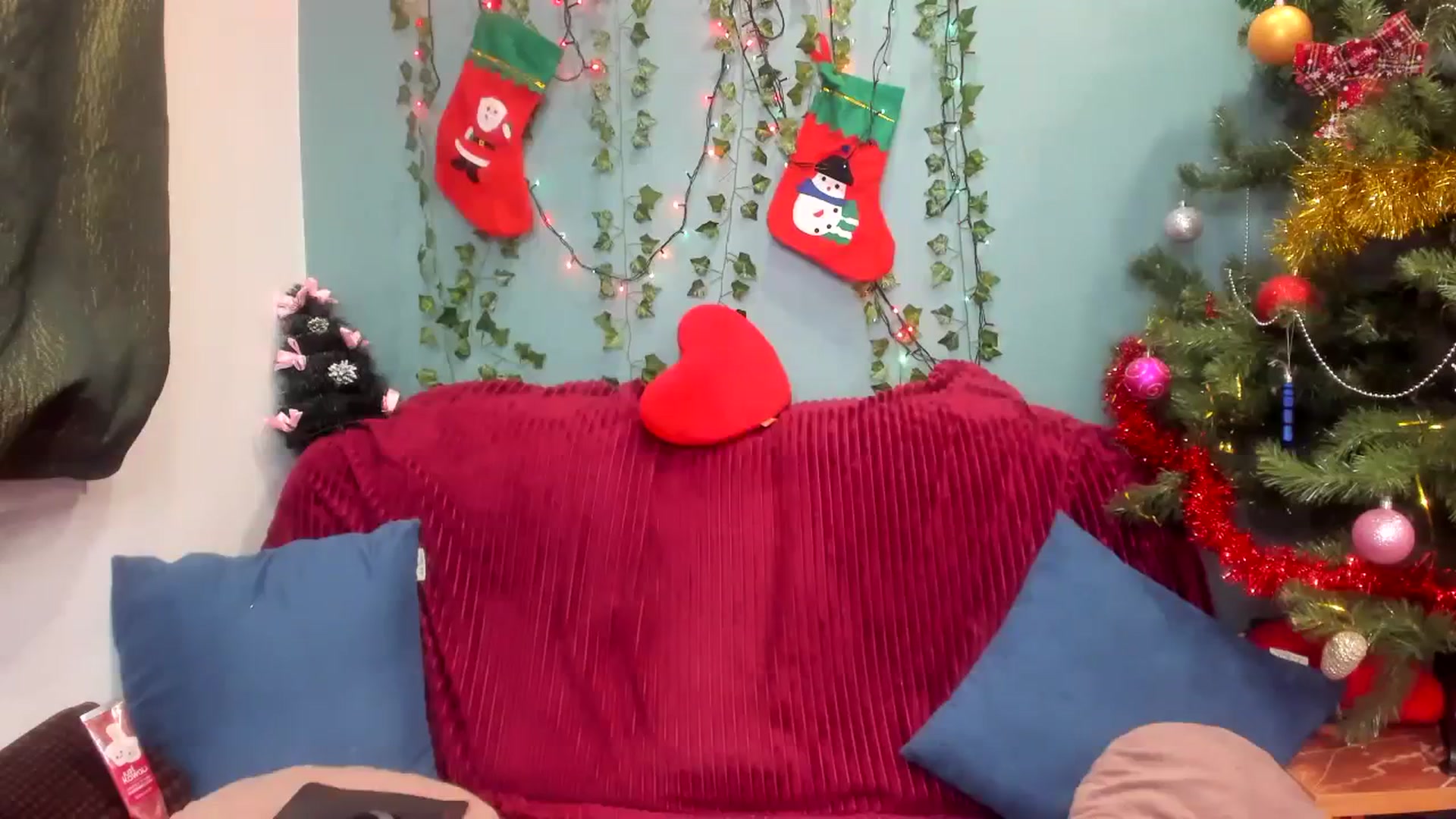 Gallery image thumbnail from Klorisse's myfreecams stream on, 12/25/2023, 15:20 image 5 of 20