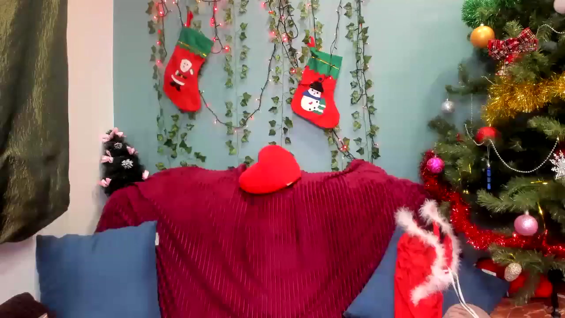 Gallery image thumbnail from Klorisse's myfreecams stream on, 12/25/2023, 16:46 image 3 of 20