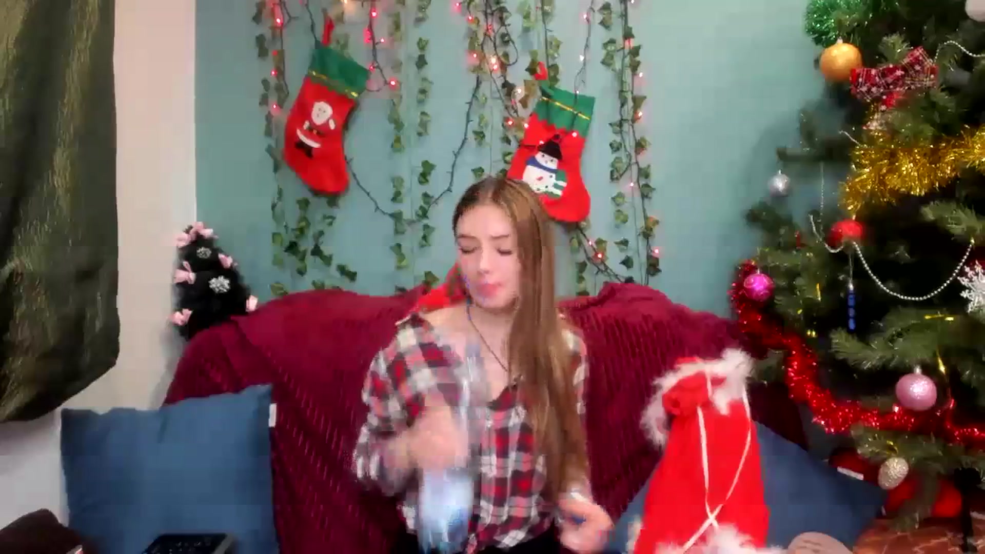 Gallery image thumbnail from Klorisse's myfreecams stream on, 12/25/2023, 16:46 image 20 of 20
