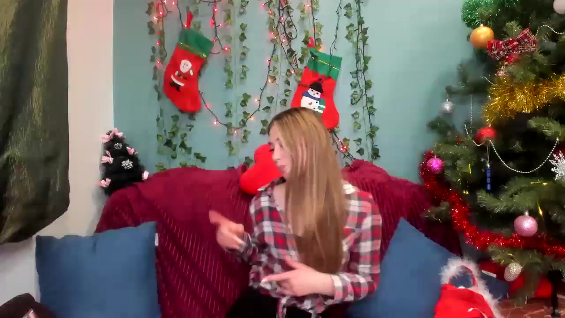 Gallery image thumbnail from Klorisse's myfreecams stream on, 12/25/2023, 16:46 image 1 of 20