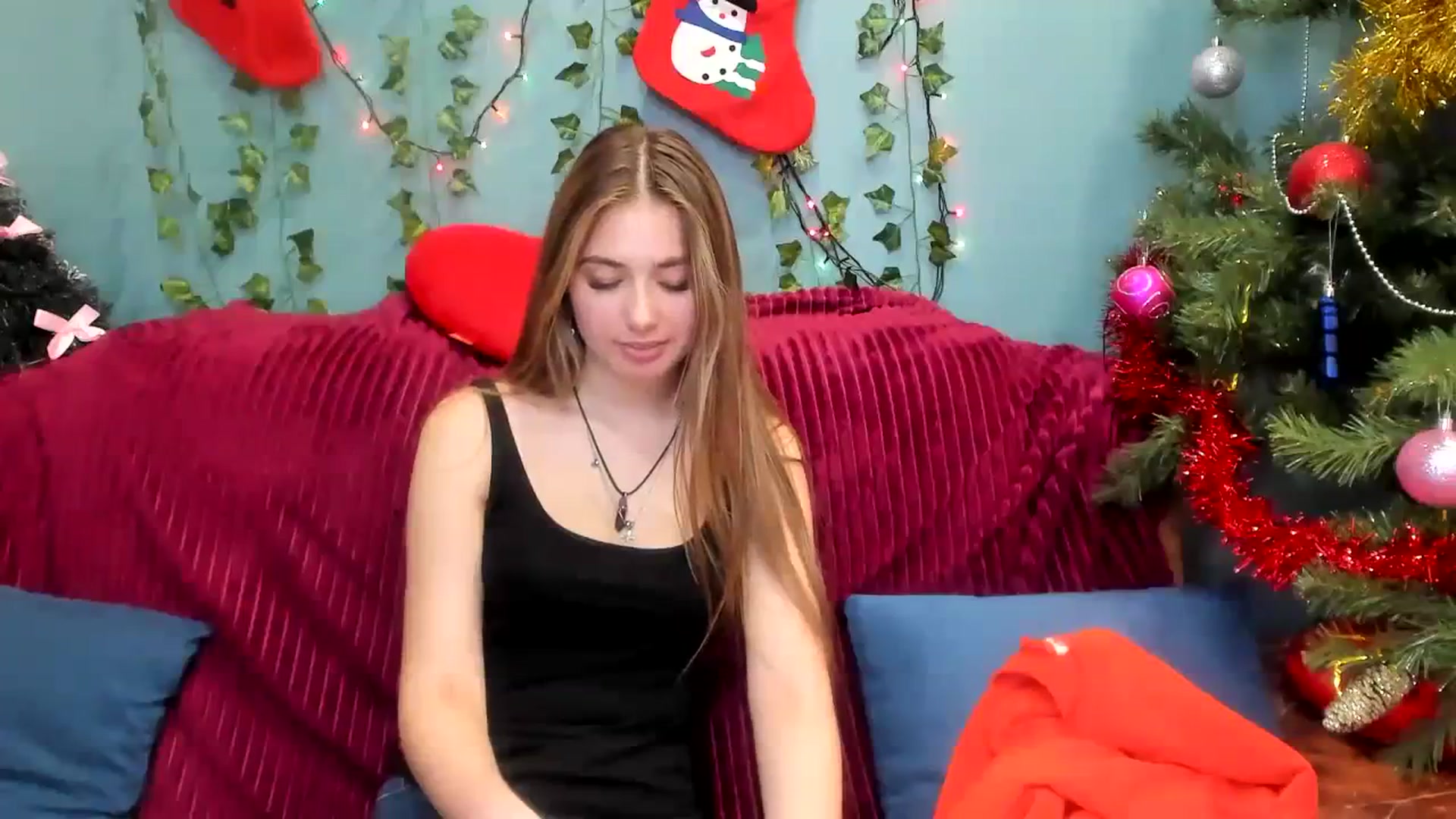 Gallery image thumbnail from Klorisse's myfreecams stream on, 01/01/2024, 16:36 image 19 of 20