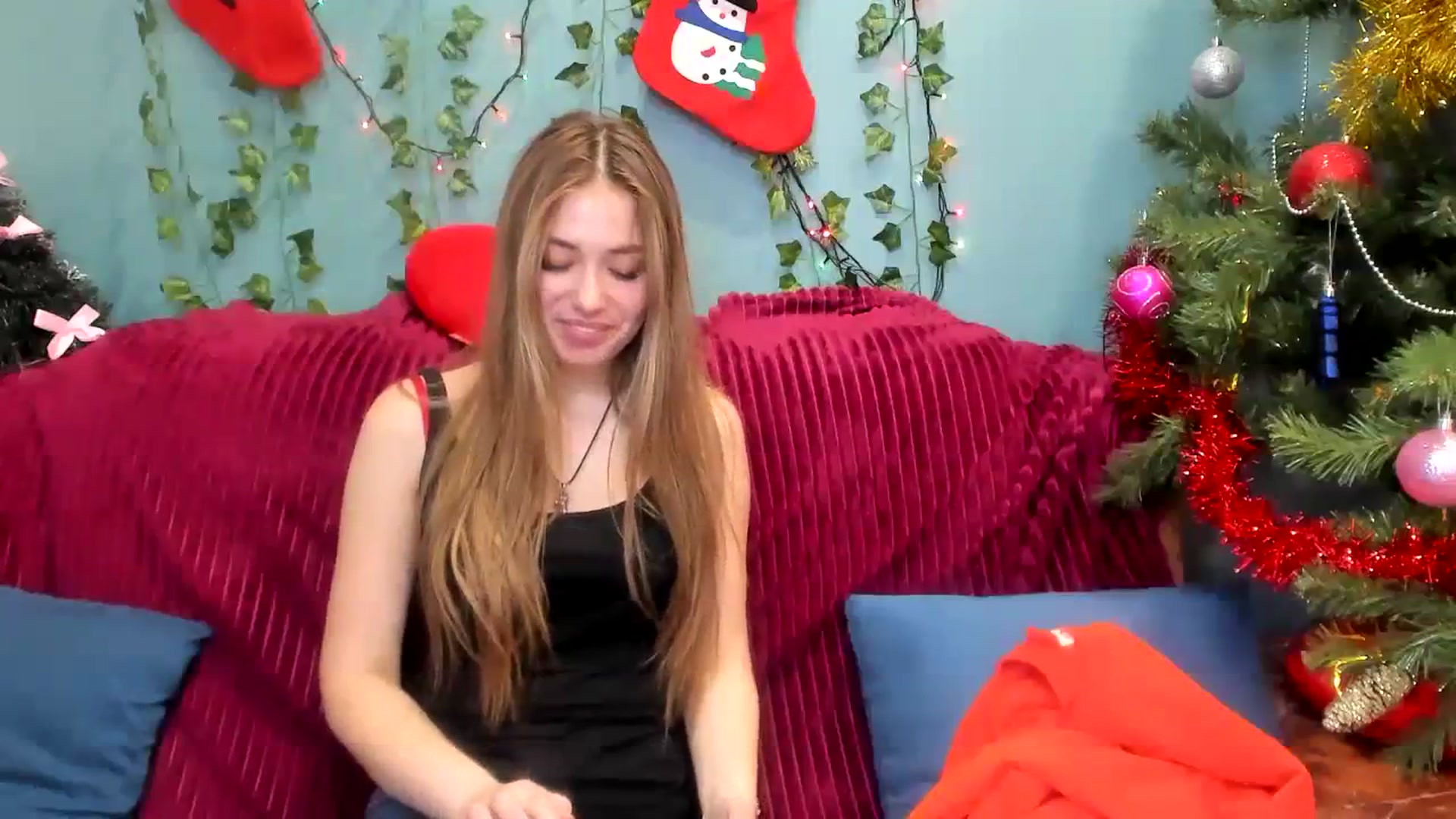 Gallery image thumbnail from Klorisse's myfreecams stream on, 01/01/2024, 16:36 image 15 of 20