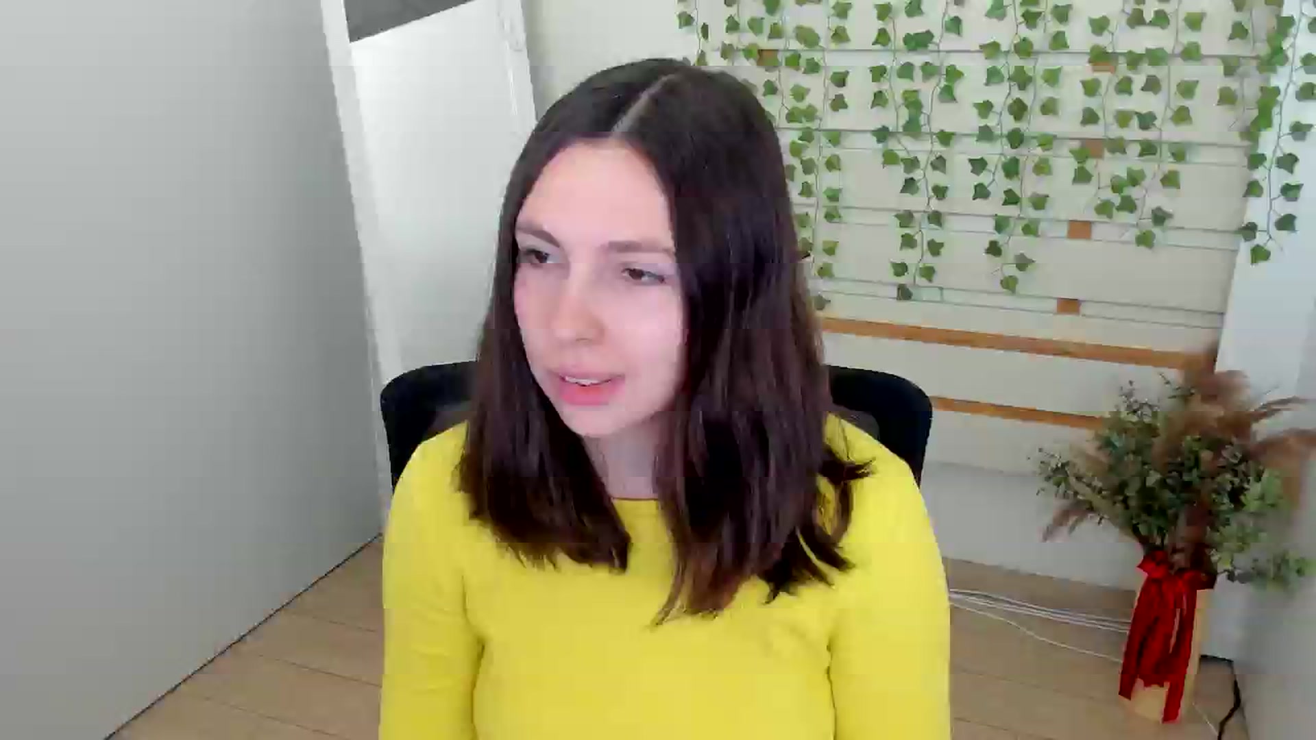Gallery image thumbnail from Klover_Misi's myfreecams stream on, 04/21/2025, 10:17 image 2 of 20